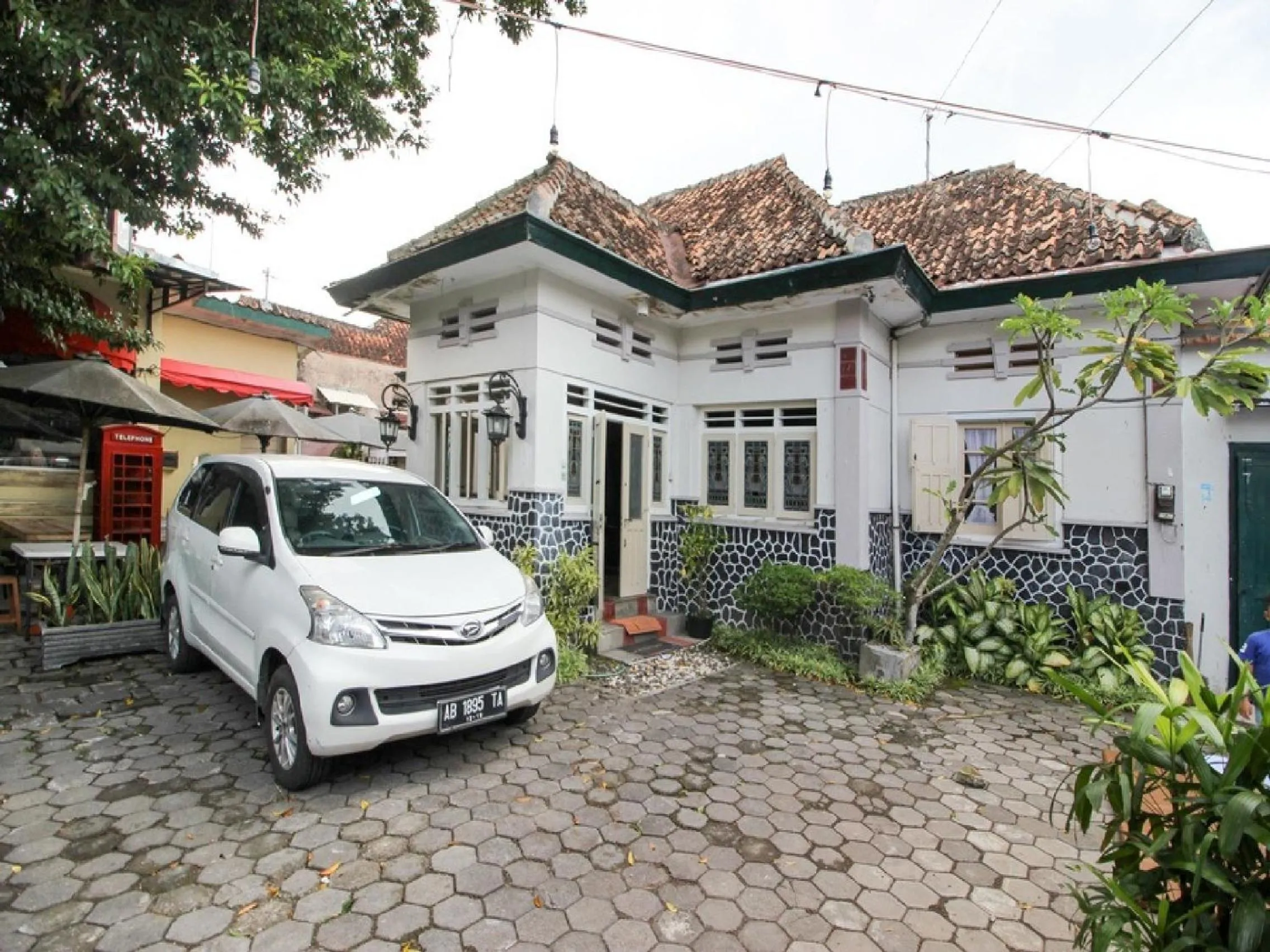 Property building in Reddoorz Syariah near Wijilan Yogyakarta