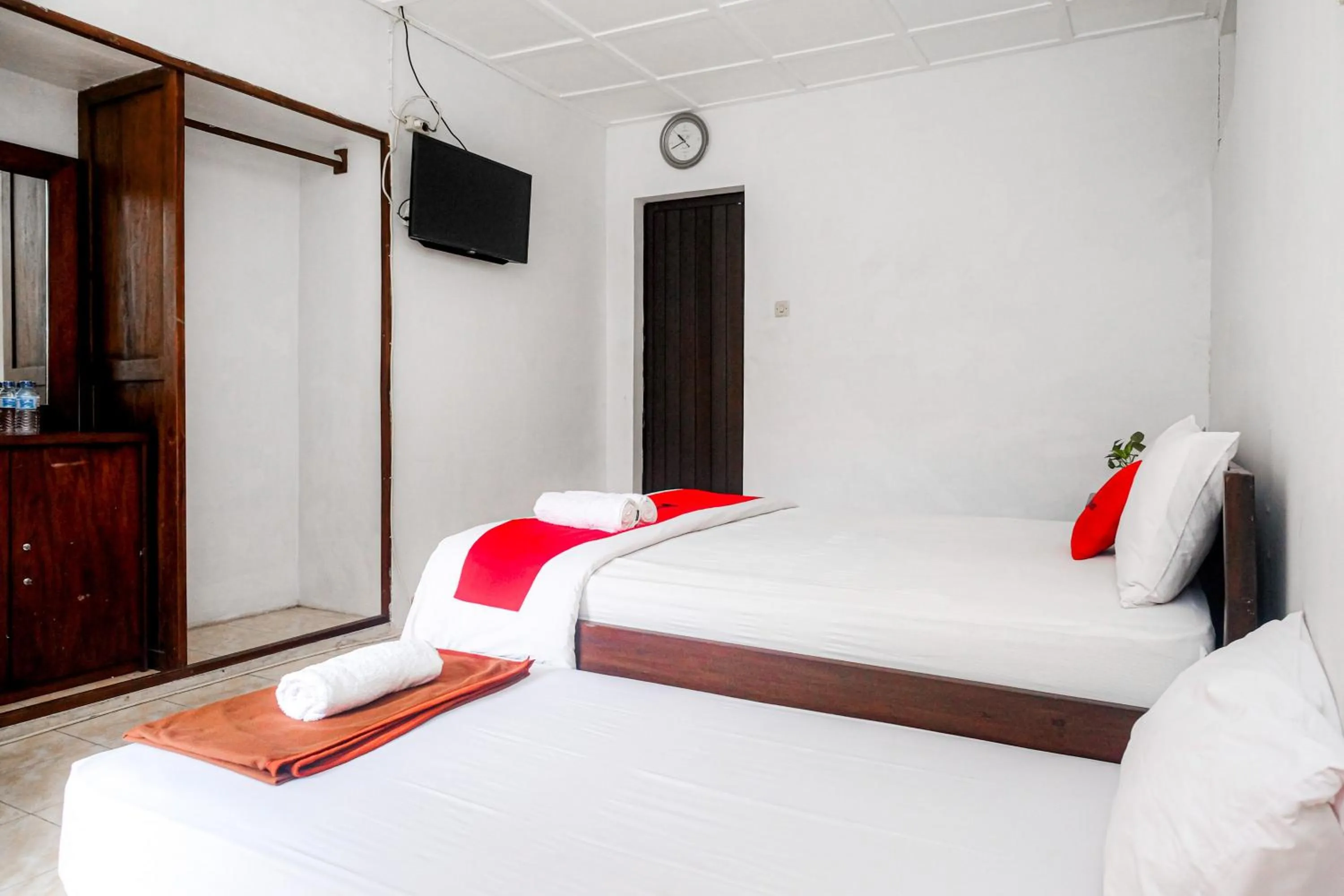 Bedroom, Bed in Reddoorz Syariah near Wijilan Yogyakarta