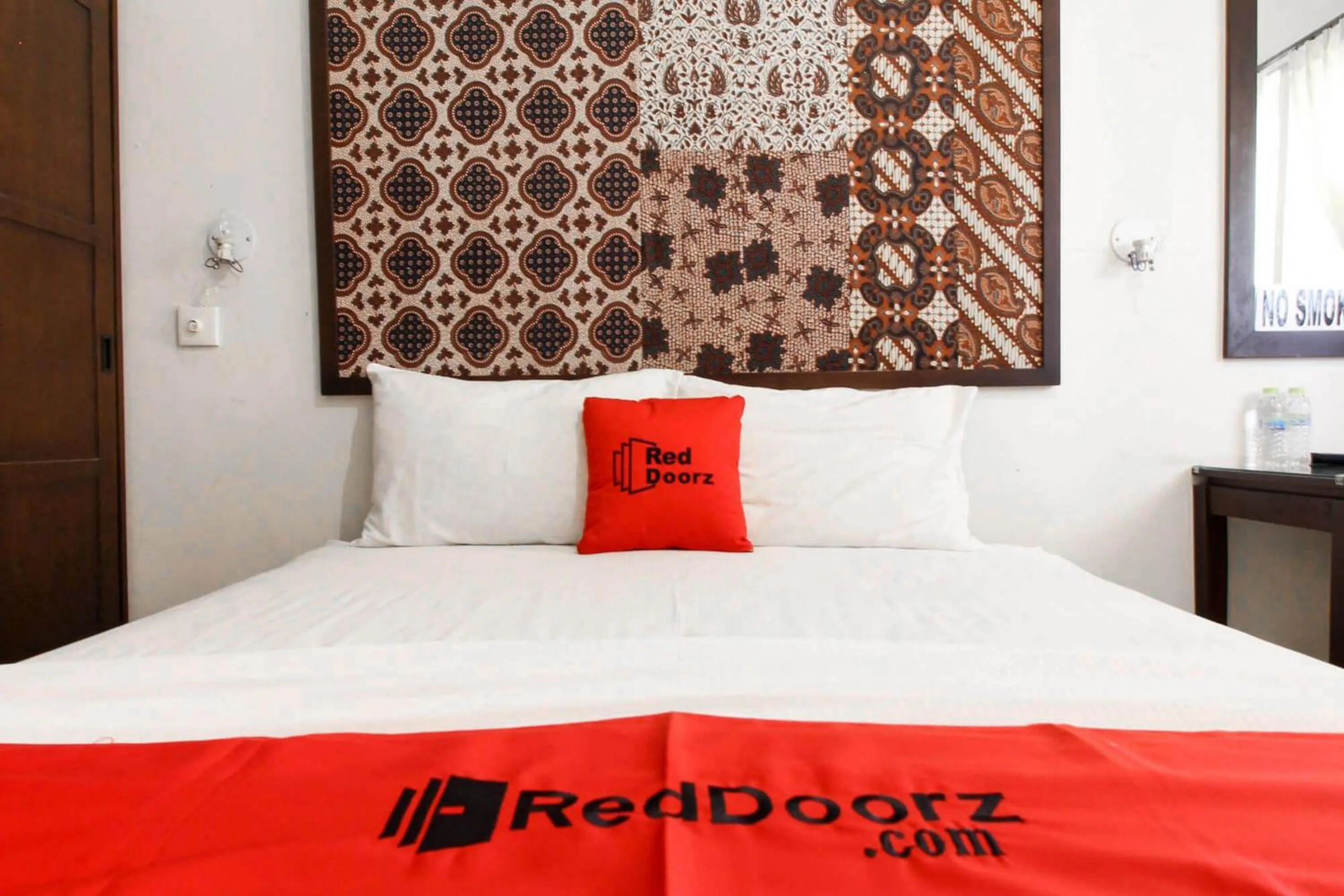 Bedroom, Bed in Reddoorz Syariah near Wijilan Yogyakarta