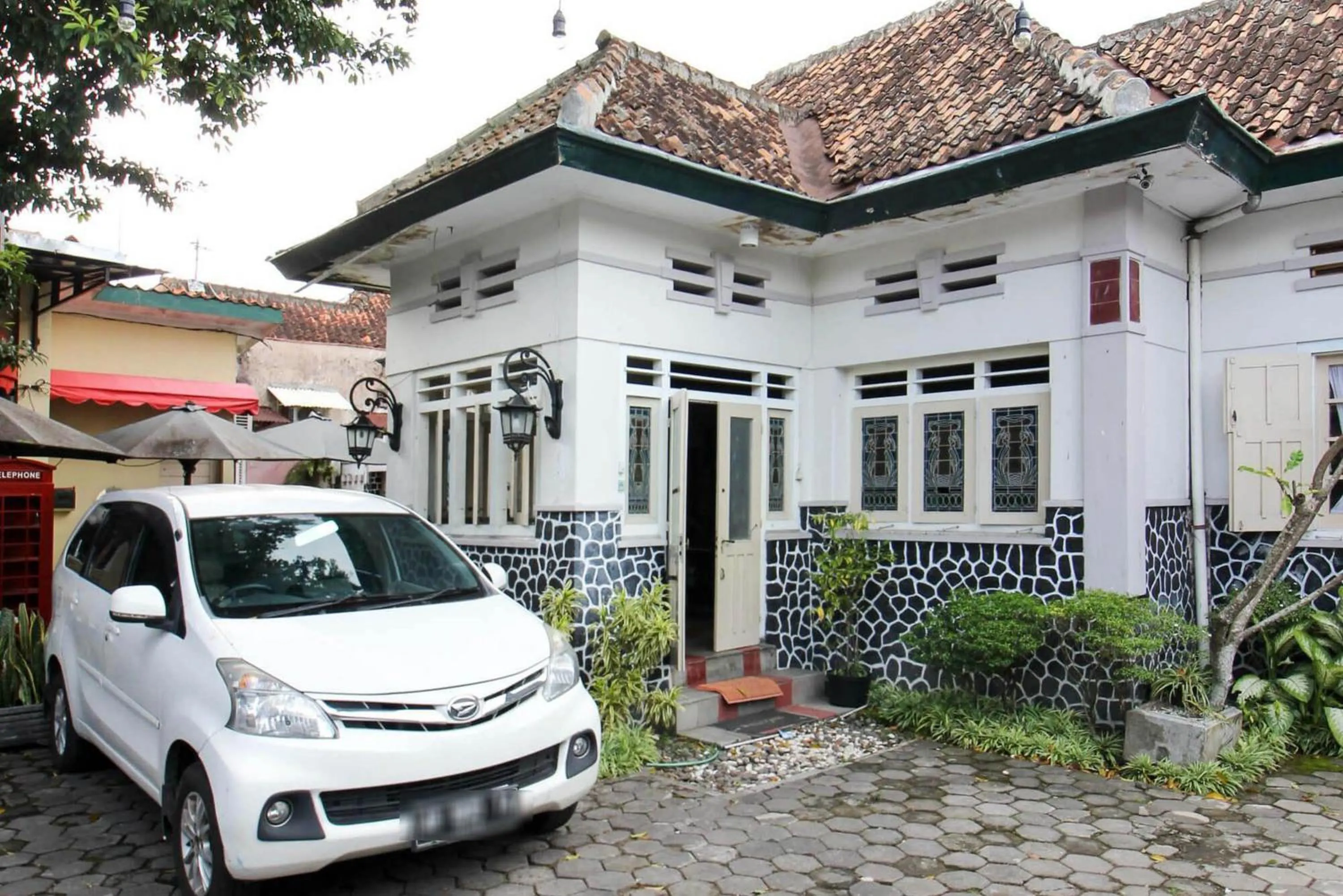 Facade/entrance in Reddoorz Syariah near Wijilan Yogyakarta