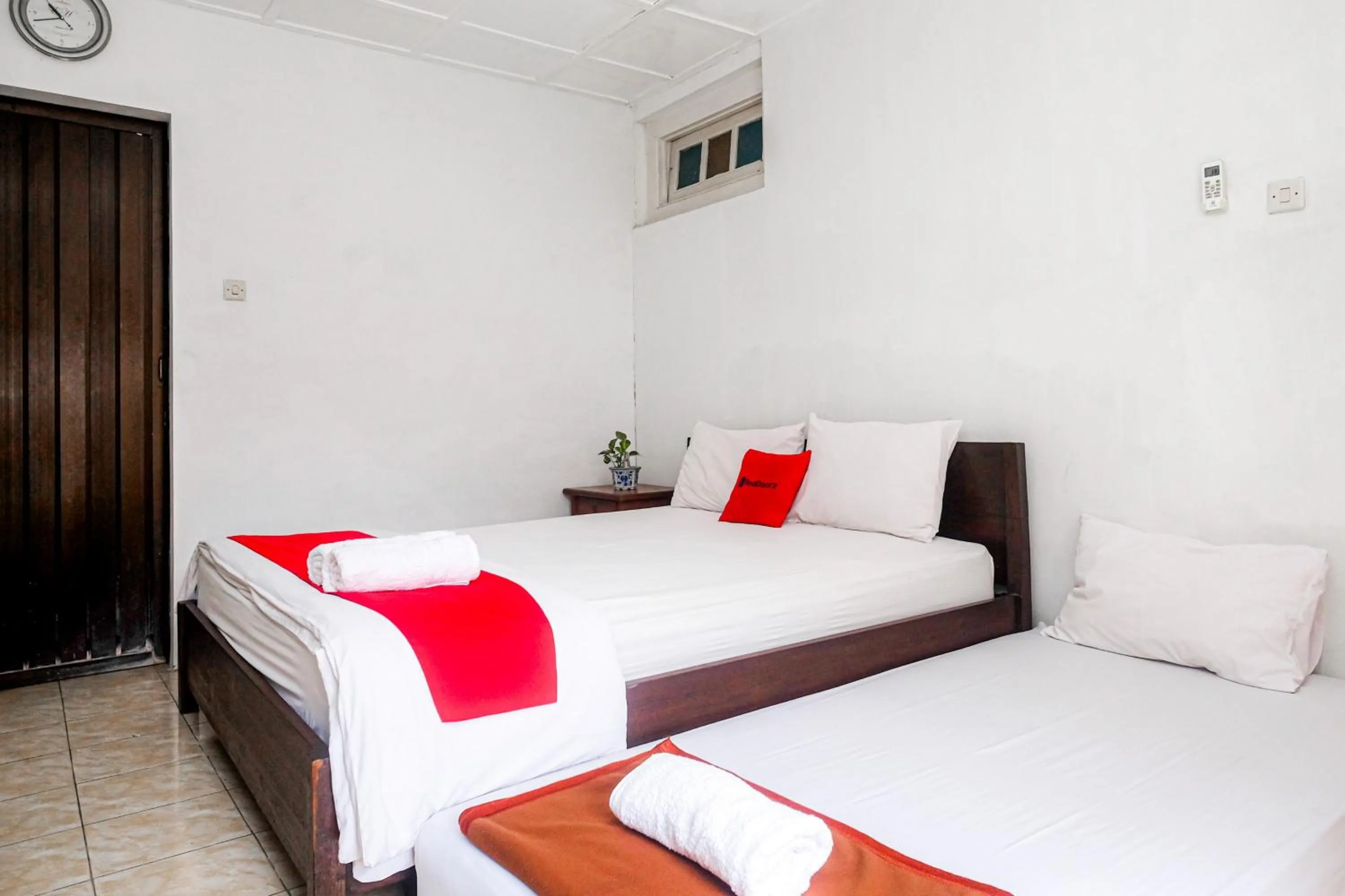 Bedroom, Bed in Reddoorz Syariah near Wijilan Yogyakarta