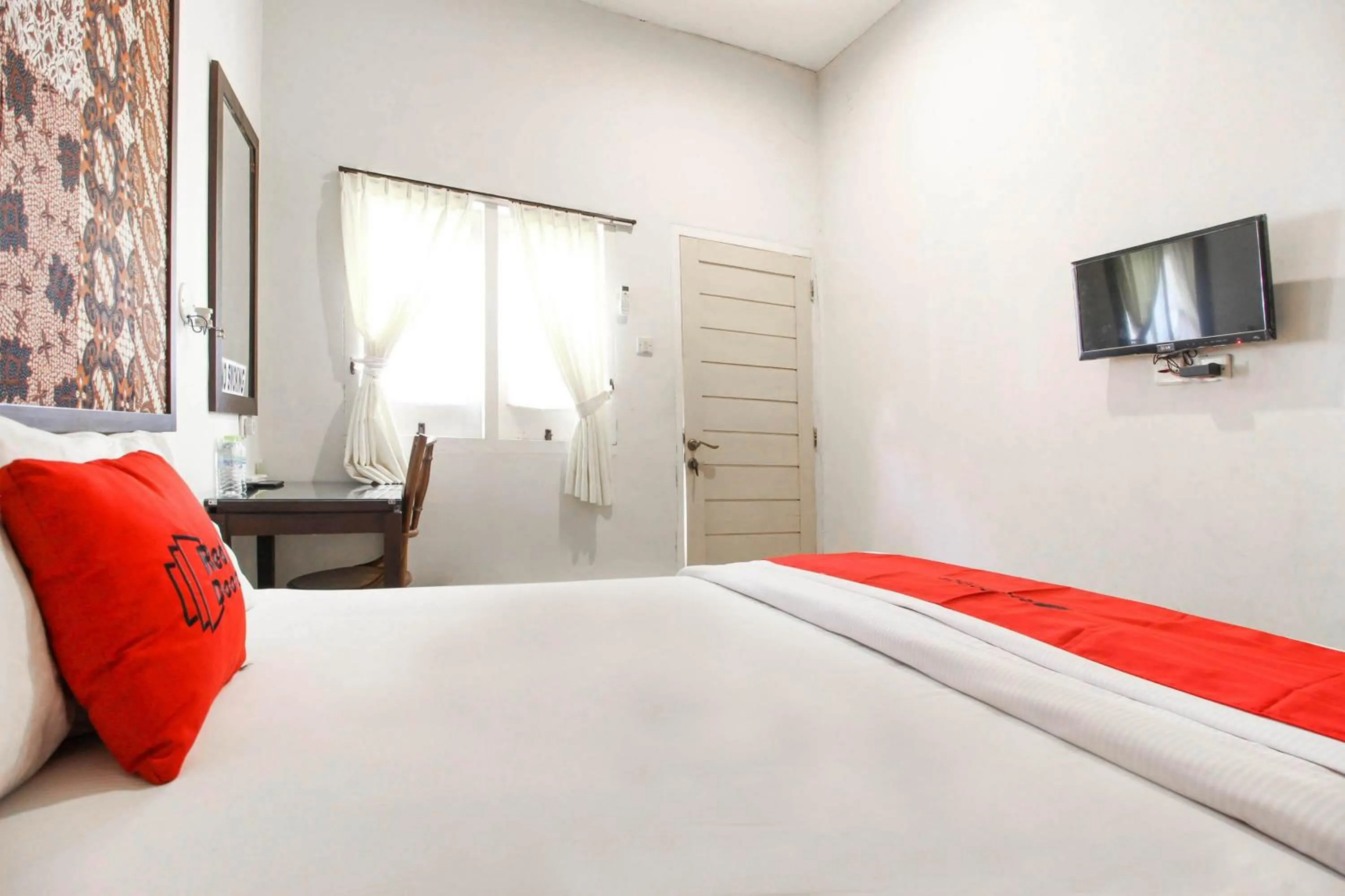 Bedroom, Bed in Reddoorz Syariah near Wijilan Yogyakarta