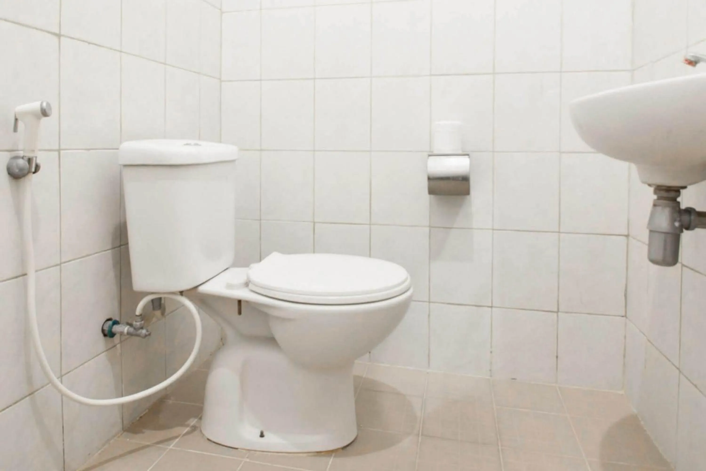 Bathroom in Reddoorz Syariah near Wijilan Yogyakarta