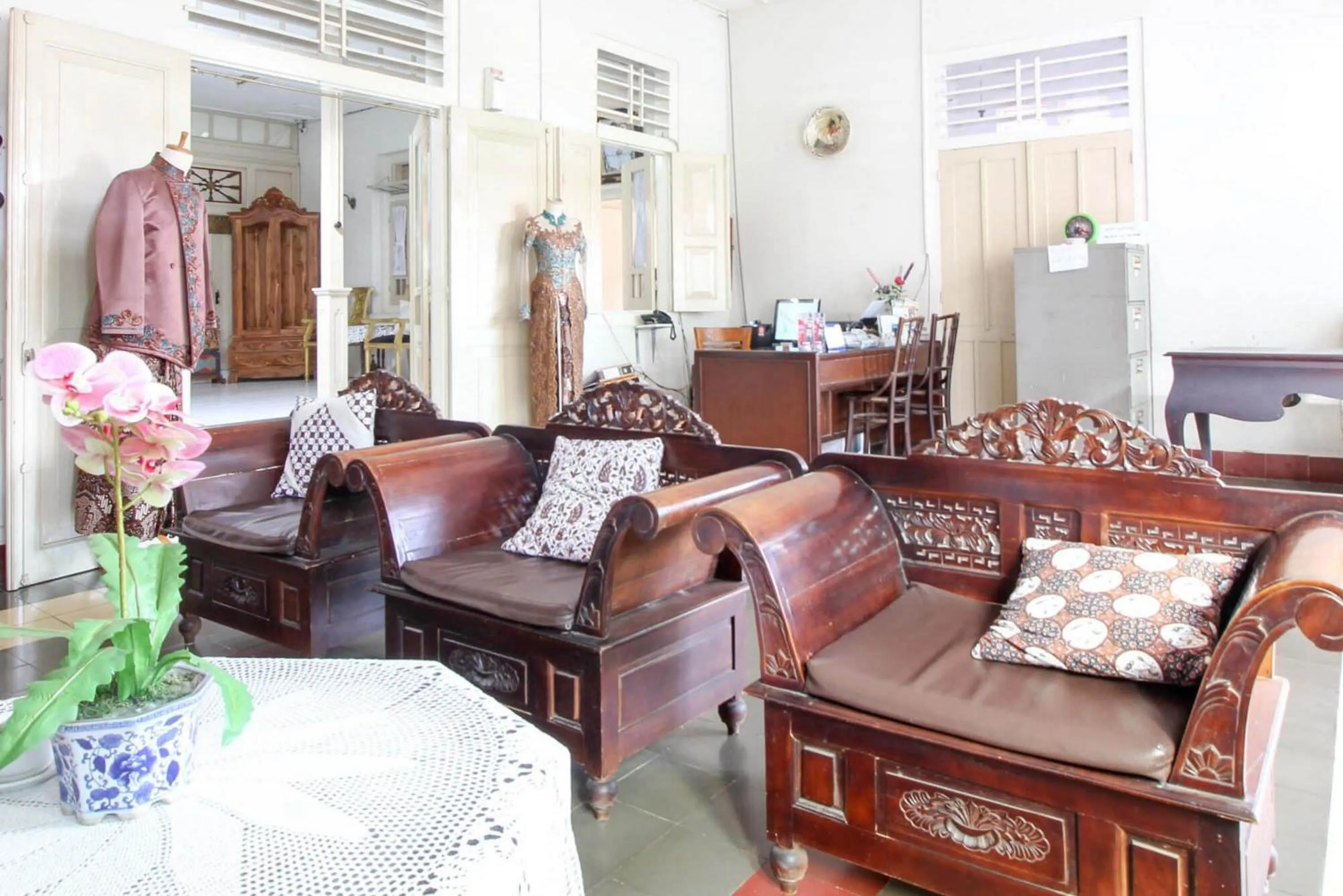 Seating area in Reddoorz Syariah near Wijilan Yogyakarta