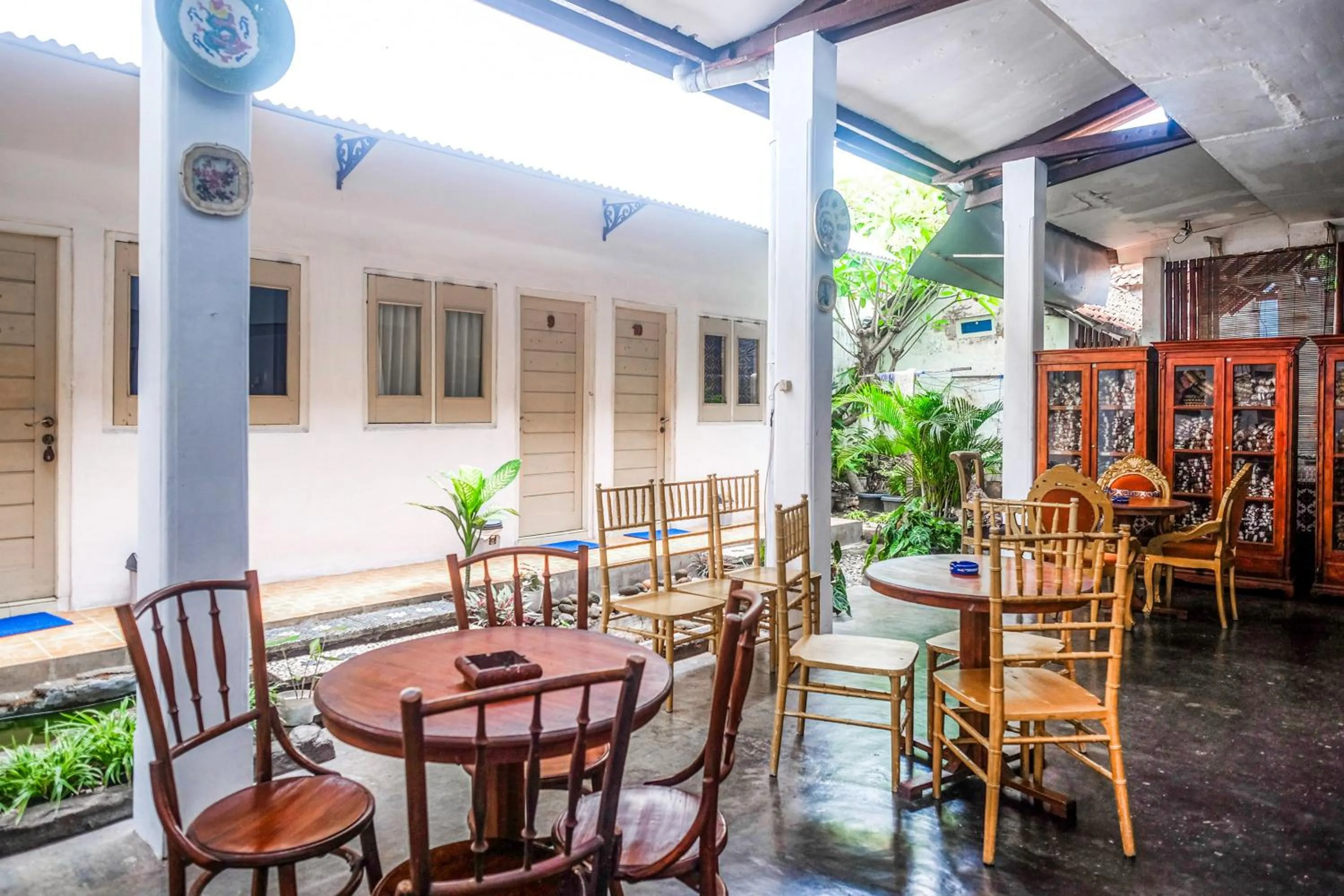 Seating area in Reddoorz Syariah near Wijilan Yogyakarta