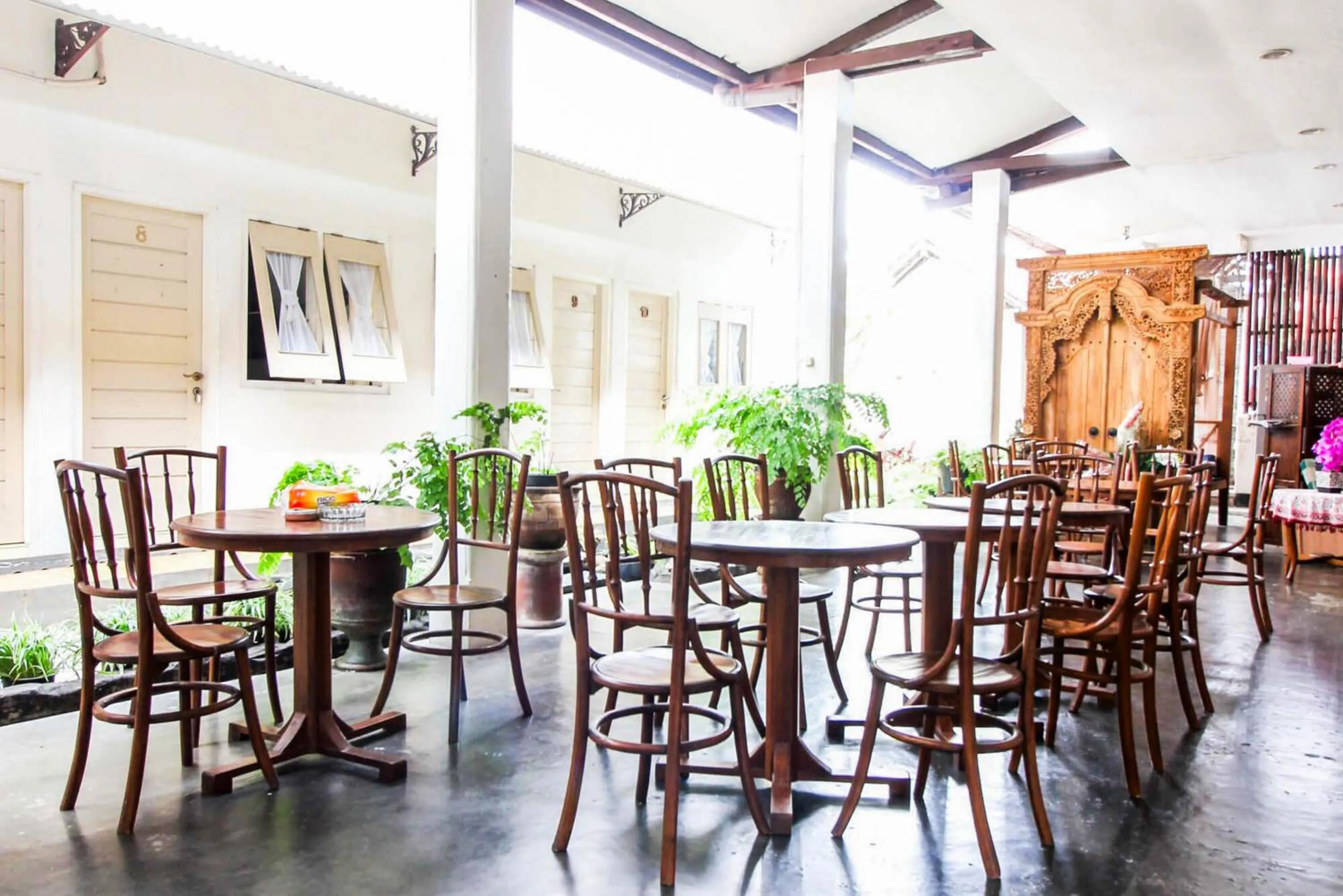 Seating area in Reddoorz Syariah near Wijilan Yogyakarta