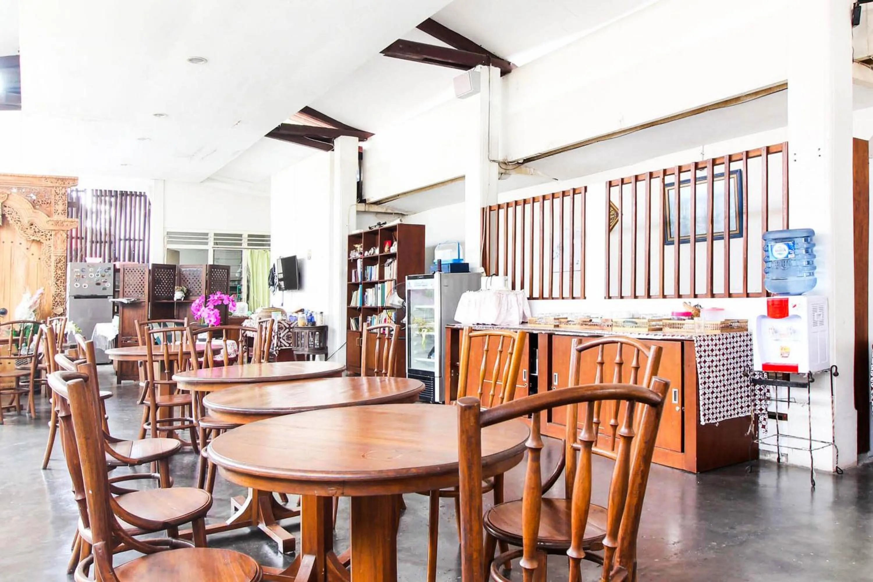 Seating area in Reddoorz Syariah near Wijilan Yogyakarta