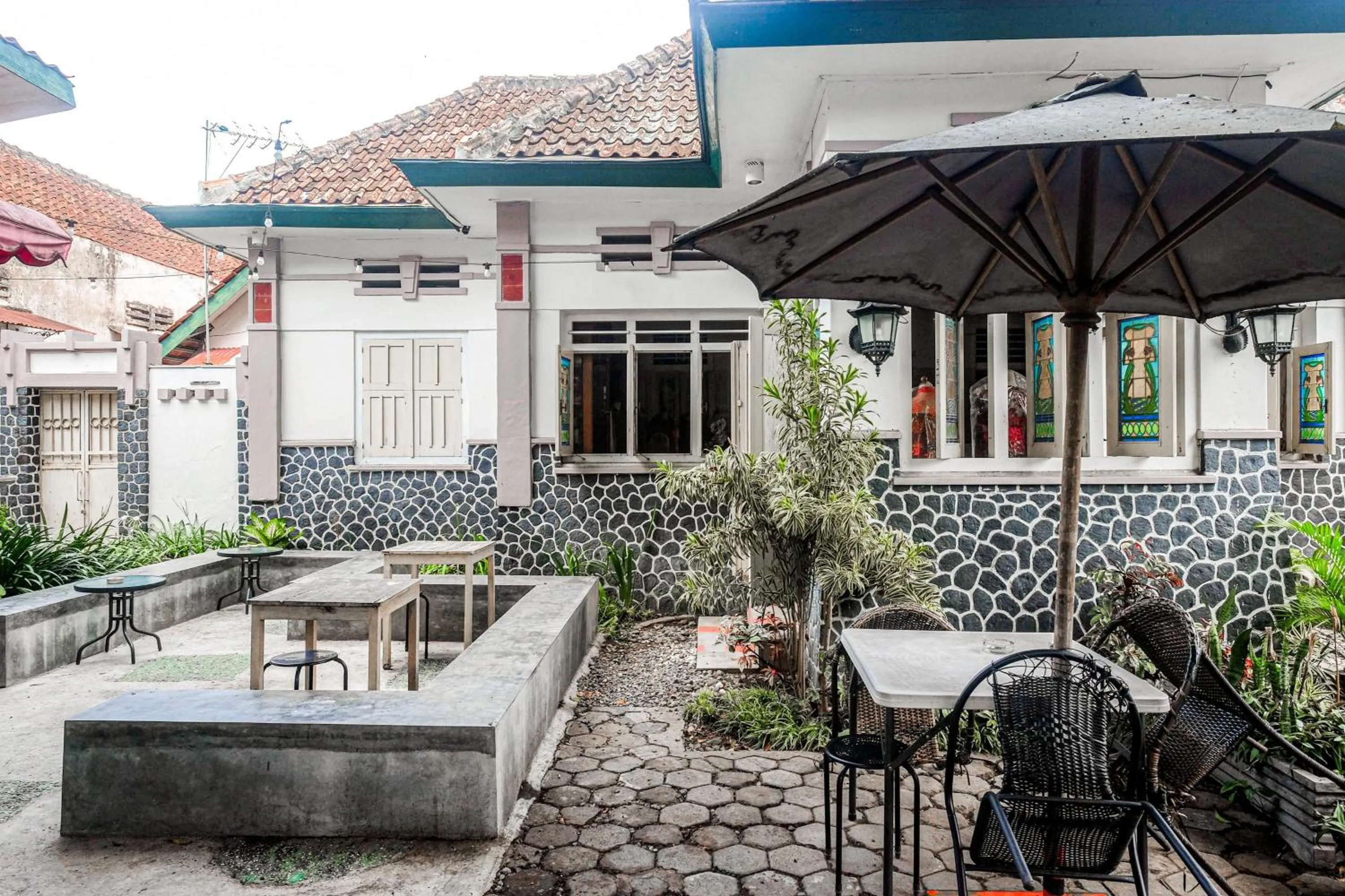 Facade/entrance in Reddoorz Syariah near Wijilan Yogyakarta