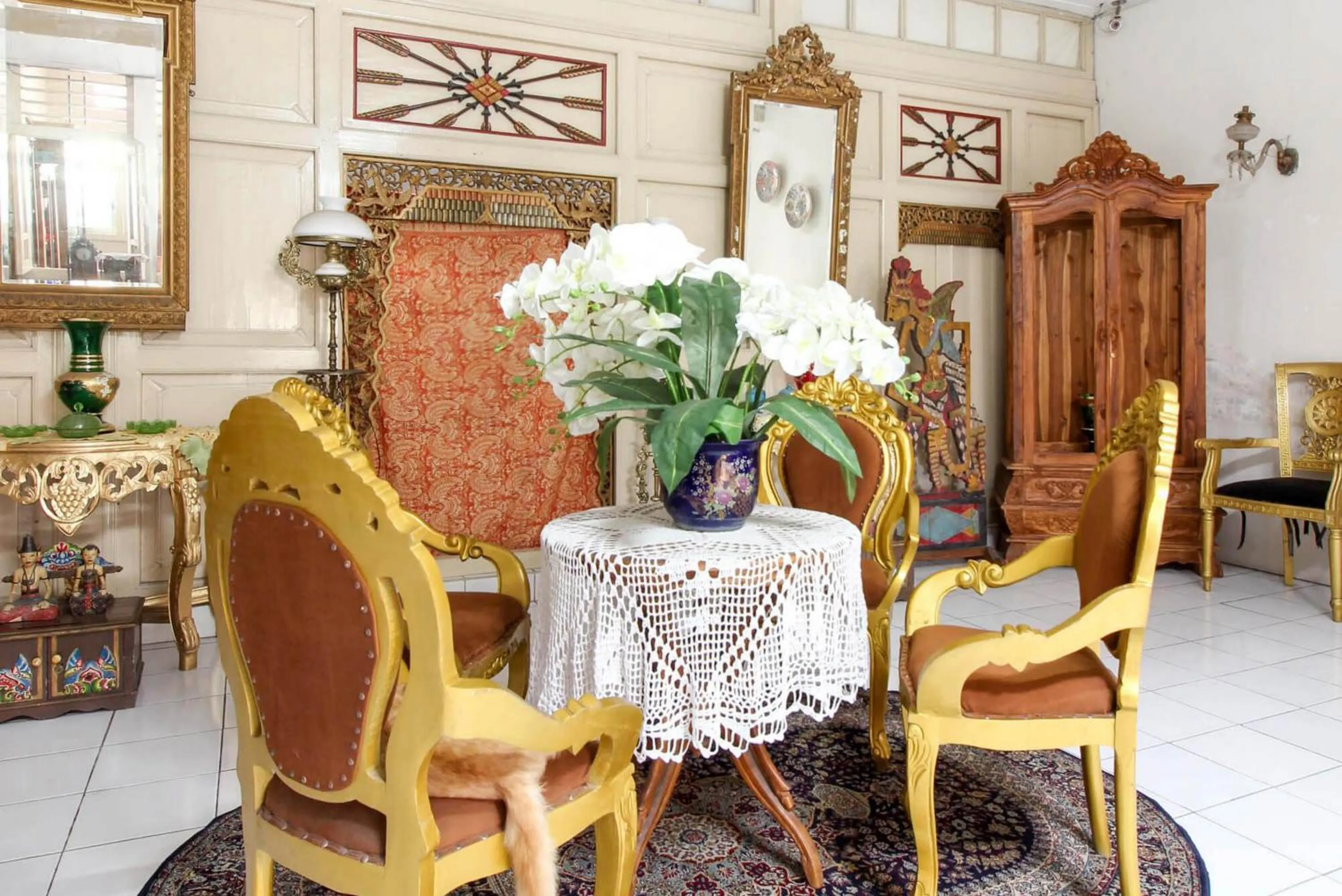 Seating area in Reddoorz Syariah near Wijilan Yogyakarta