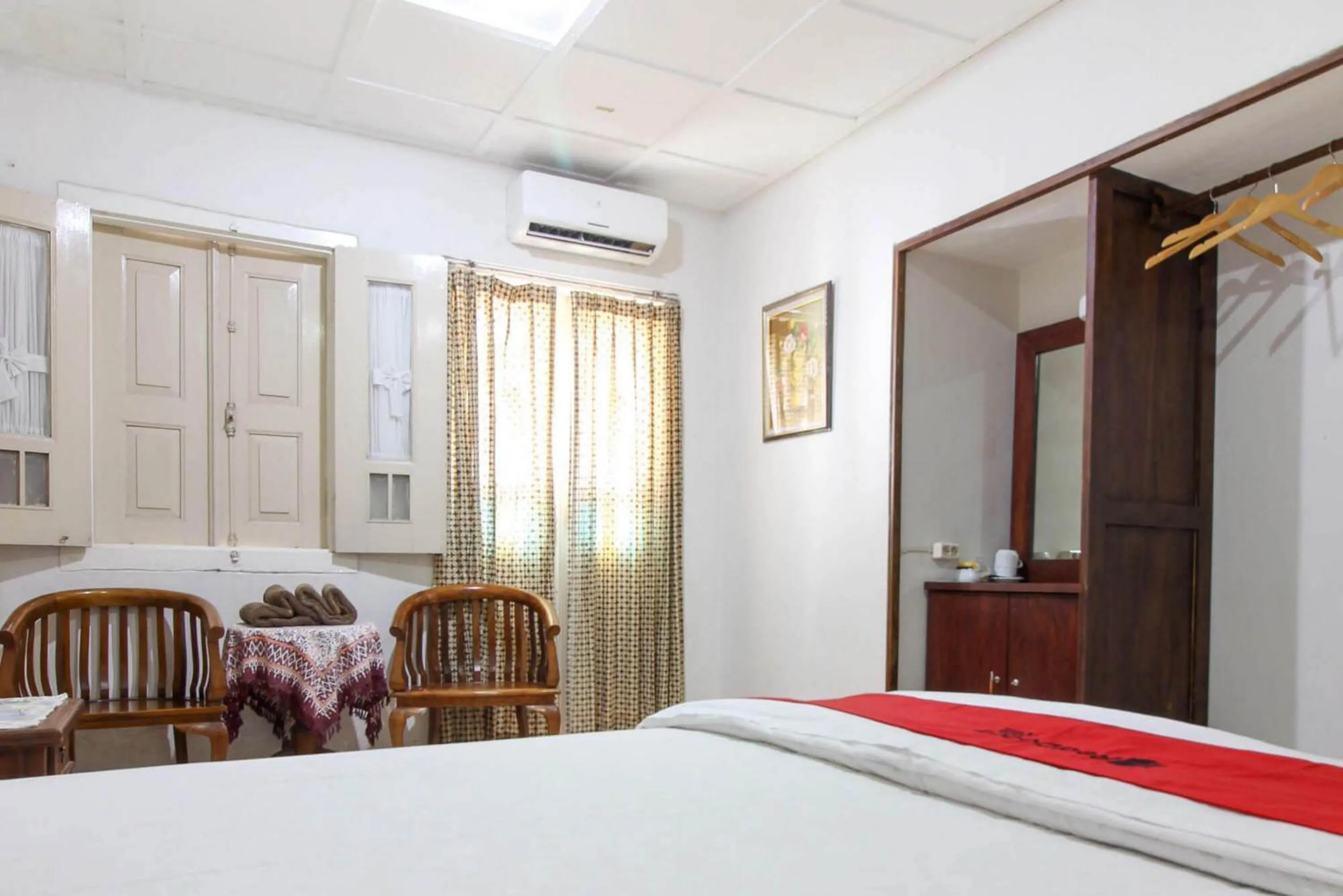 Bedroom, Bed in Reddoorz Syariah near Wijilan Yogyakarta