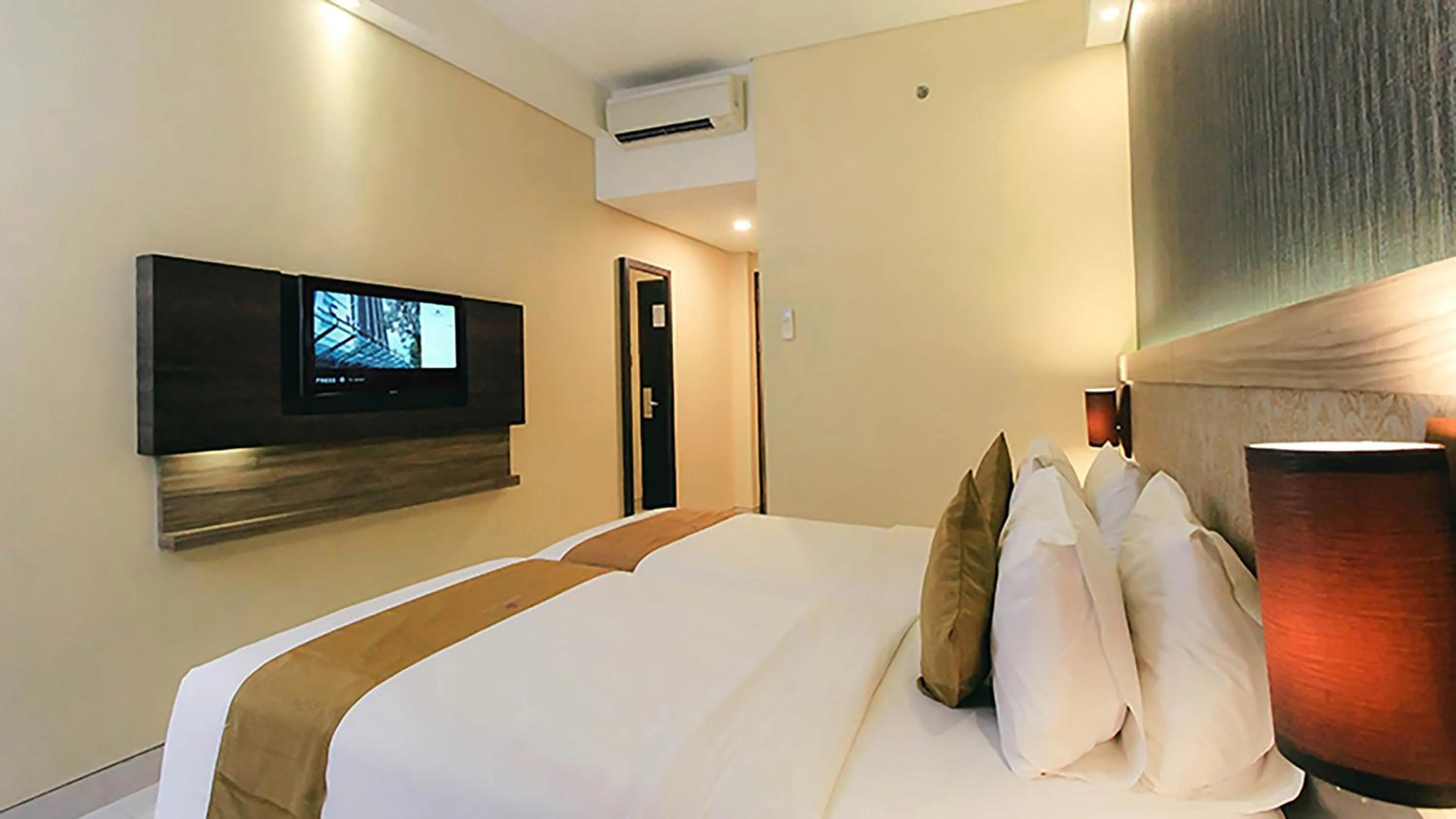 Bed in Crystal Lotus Hotel Yogyakarta