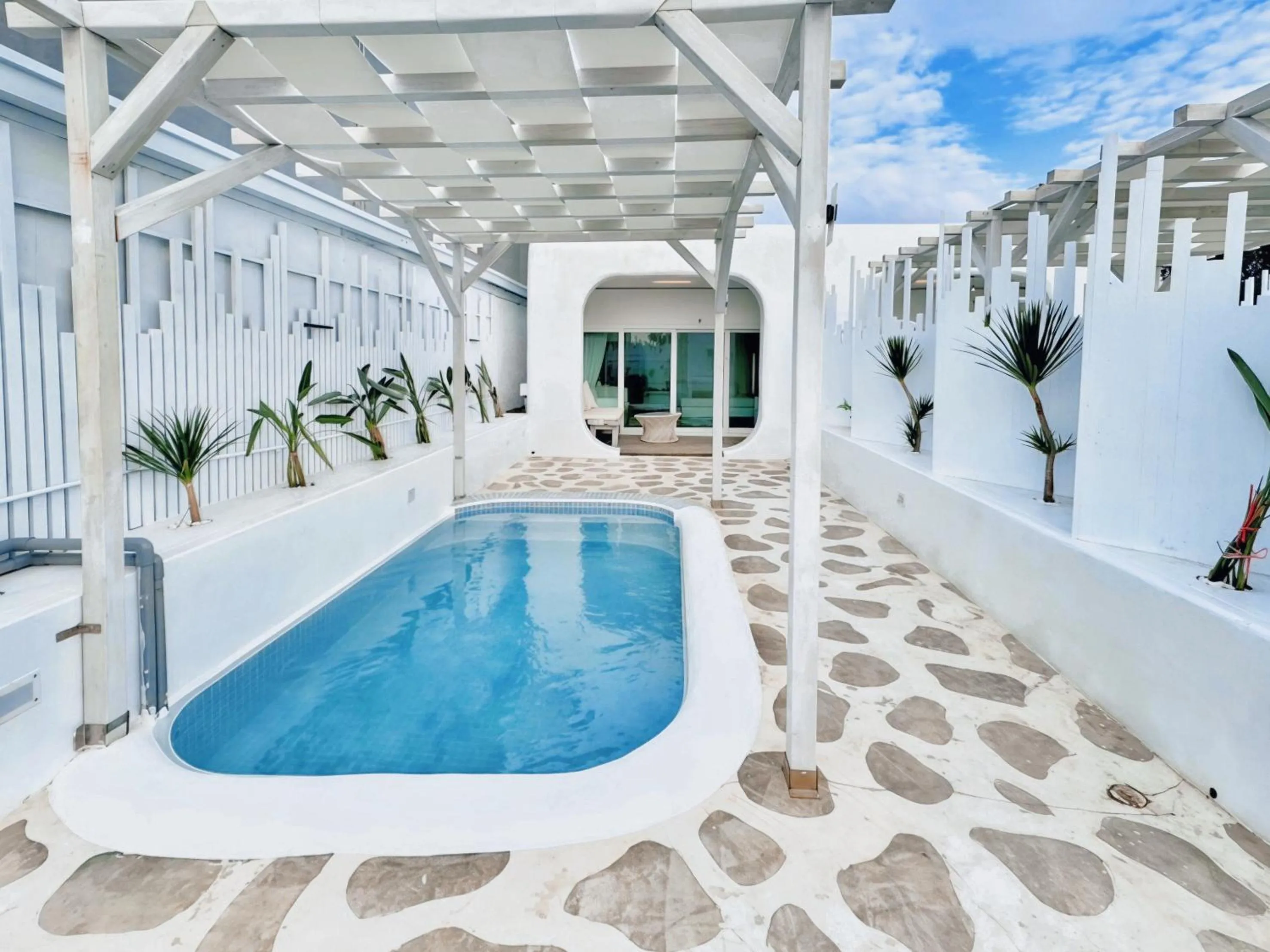 Pool view in Kenting South Border DeSign Hotel