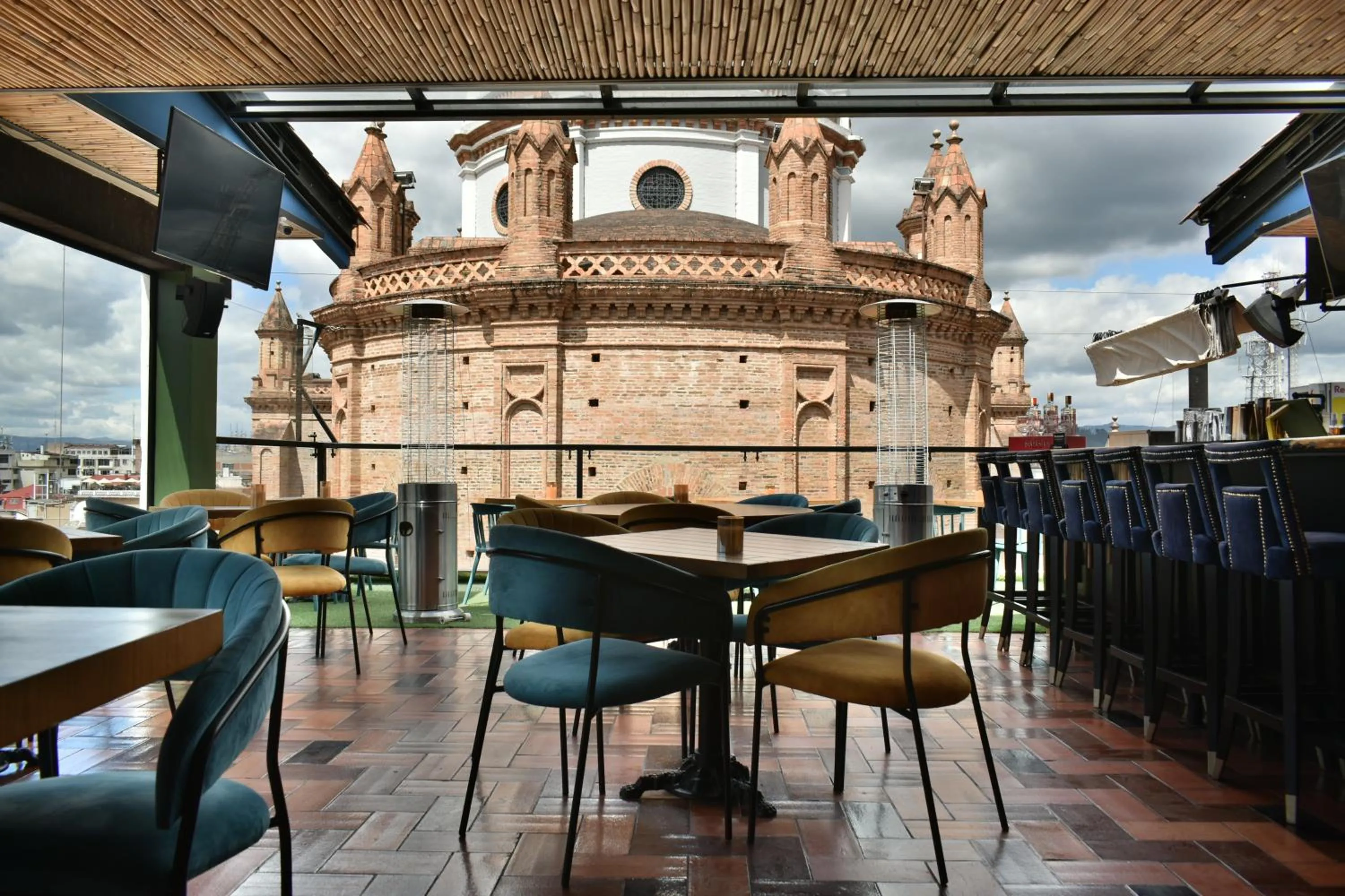 Restaurant/places to eat in Hotel Vaway