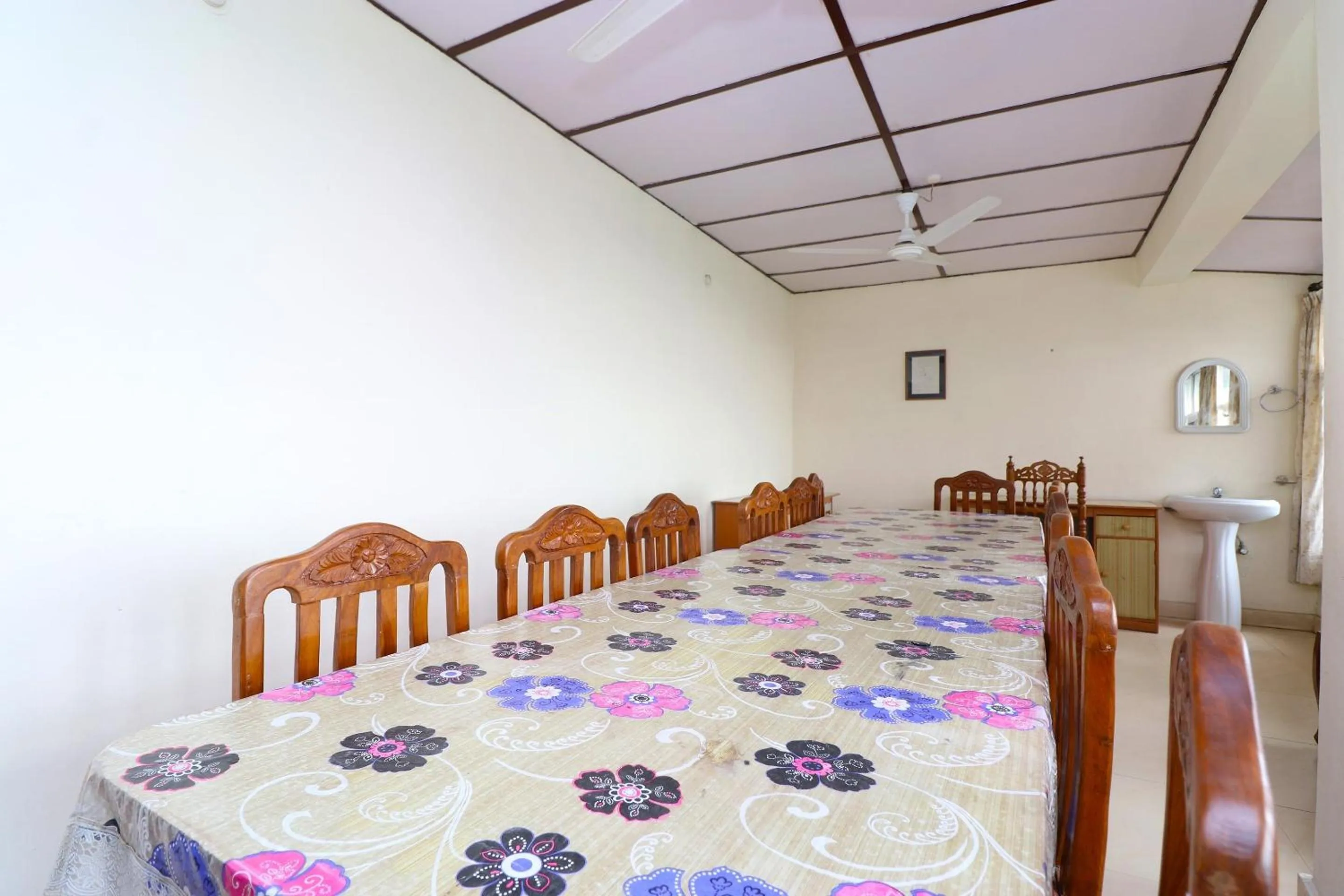 Restaurant/places to eat, Bed in Super Hotel O Country Lodge