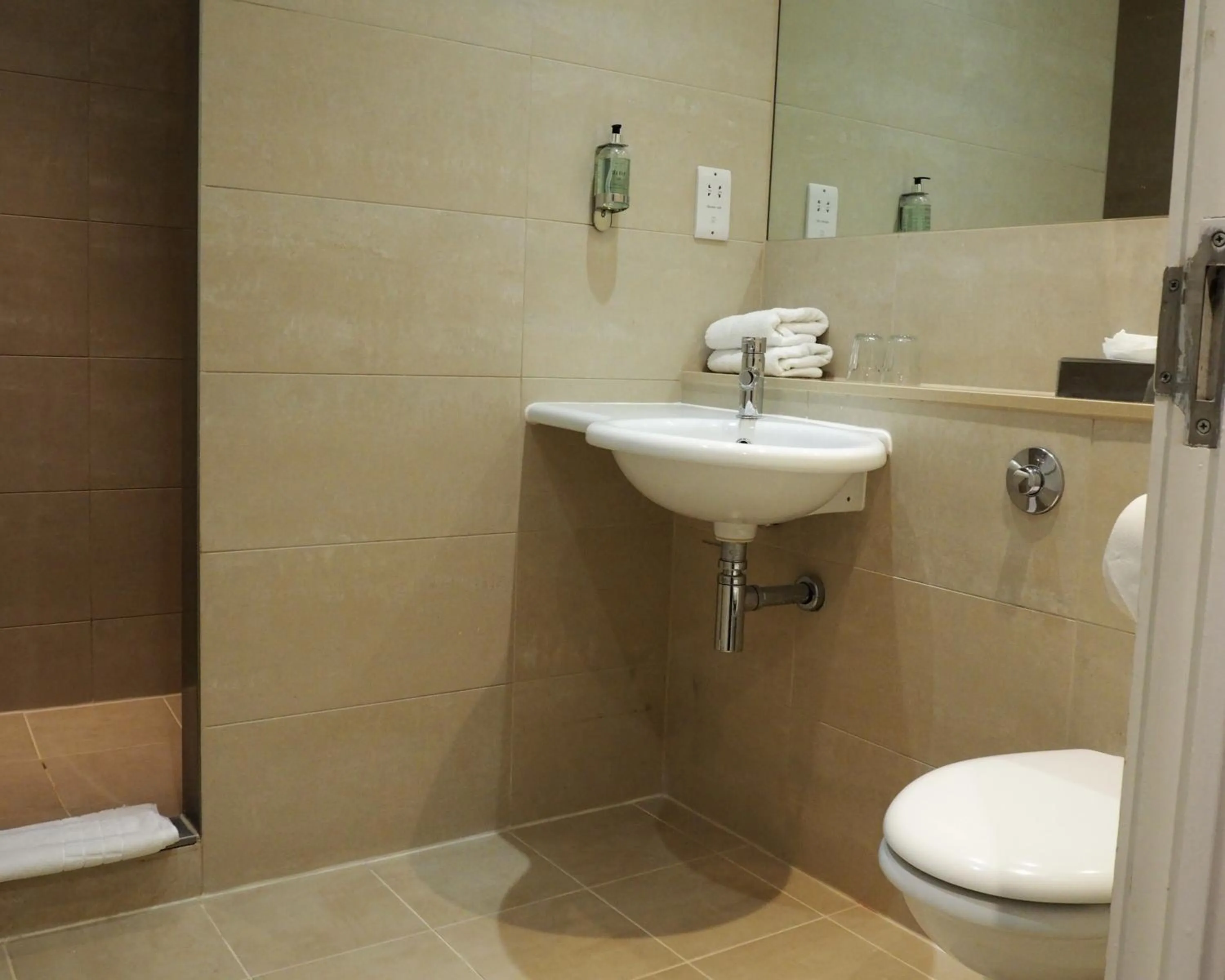 Bathroom in International Hotel Telford