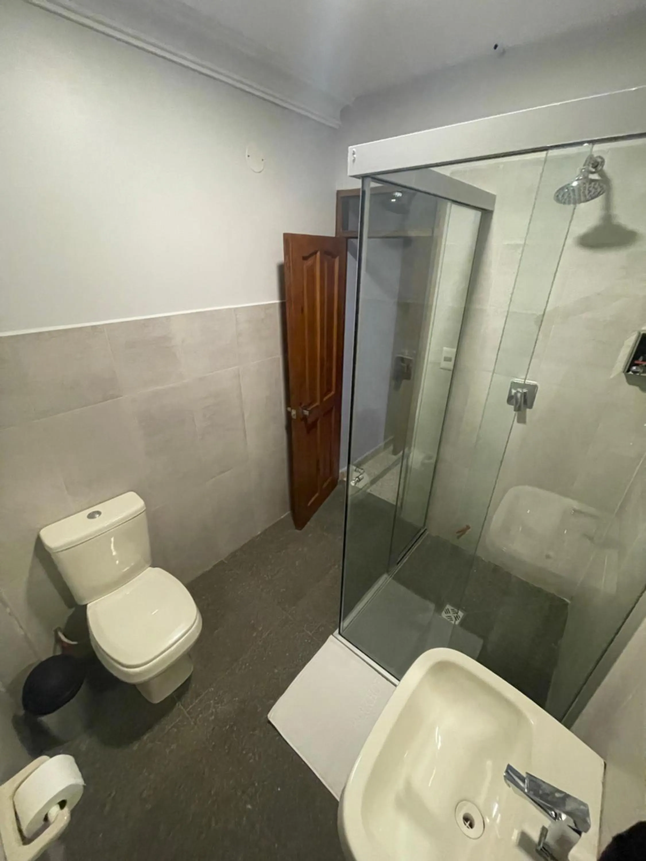 Toilet in Izza Hotel