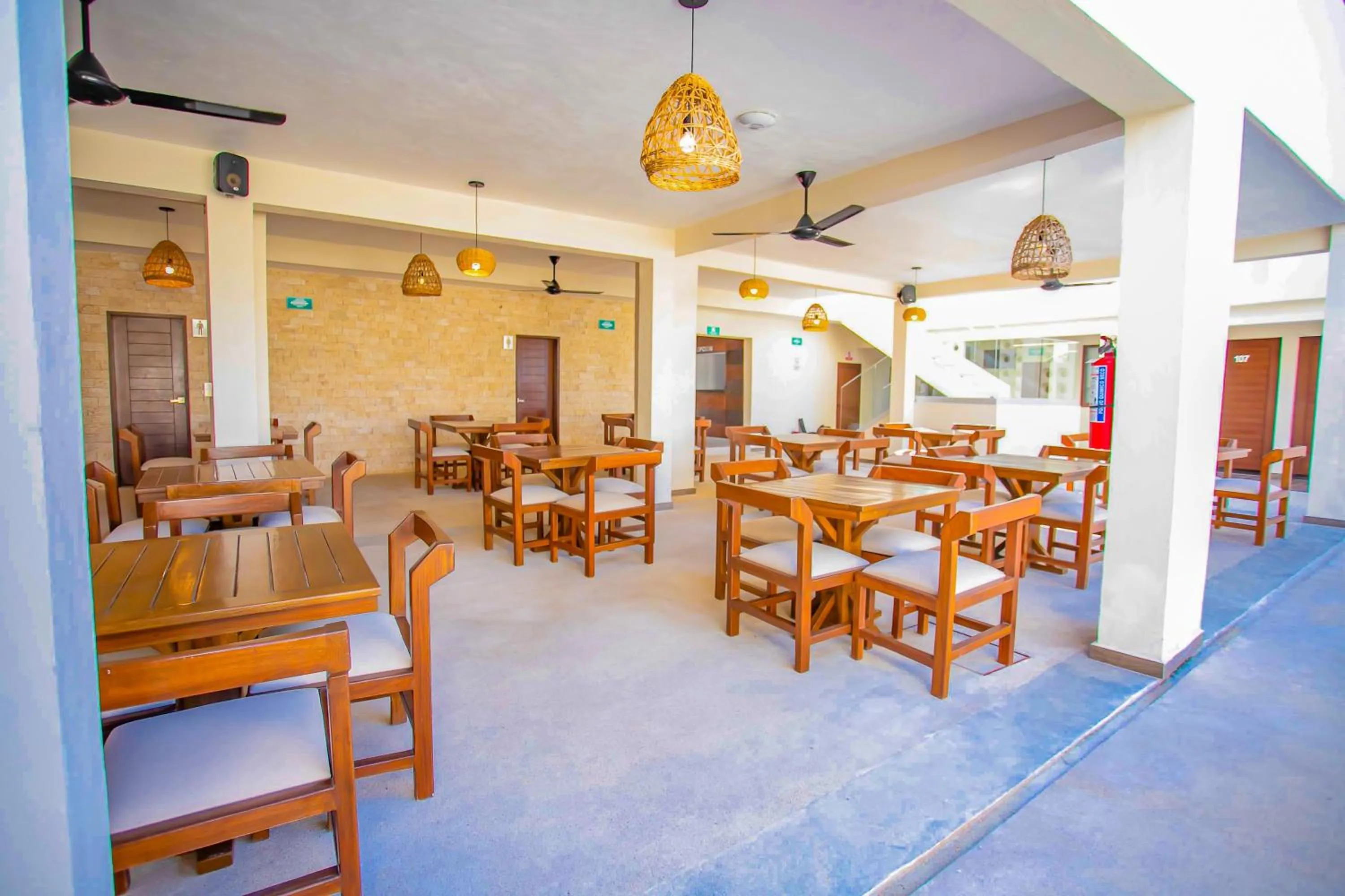 Restaurant/places to eat in Nuxká Hotel Boutique