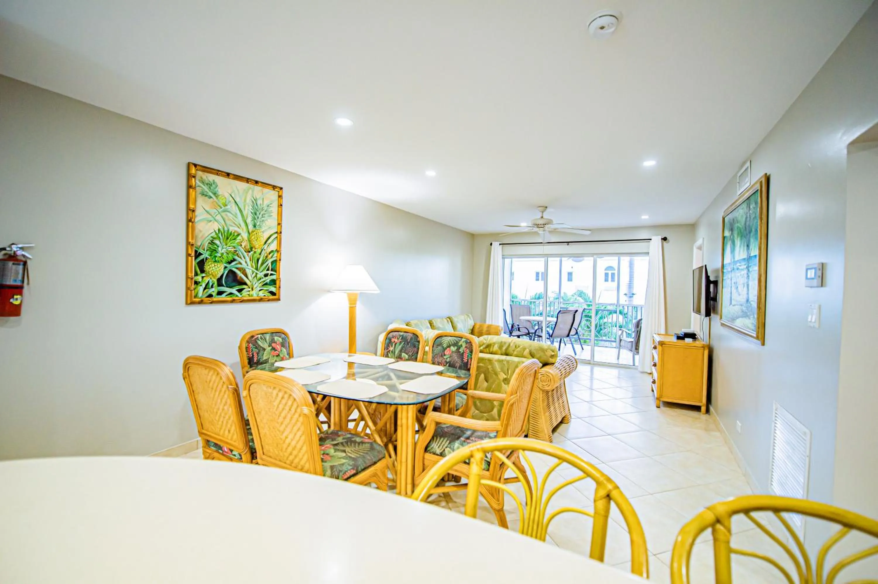 Dining area in Seven Mile Beach Resort