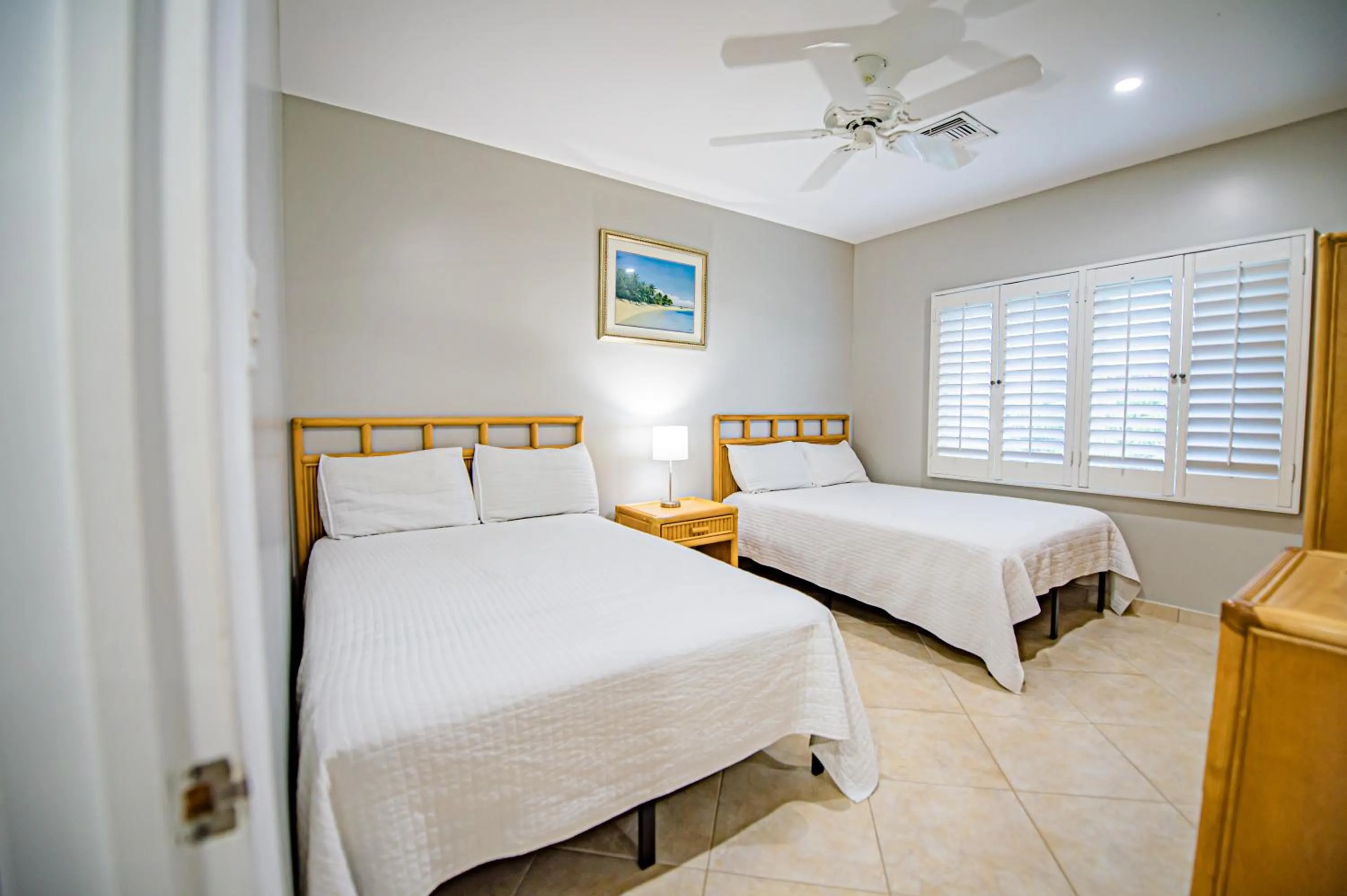 Bedroom, Bed in Seven Mile Beach Resort