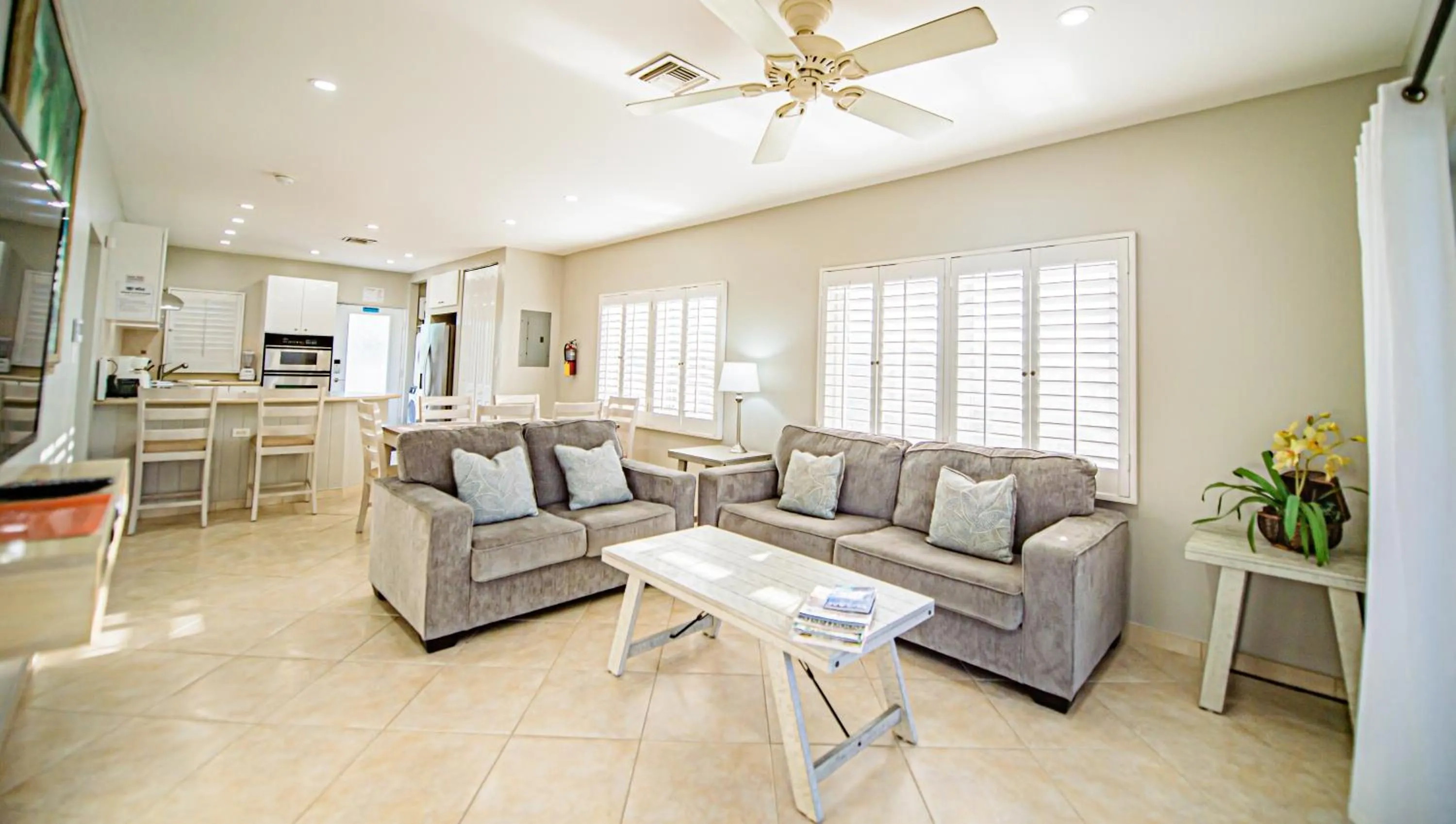Living room in Seven Mile Beach Resort