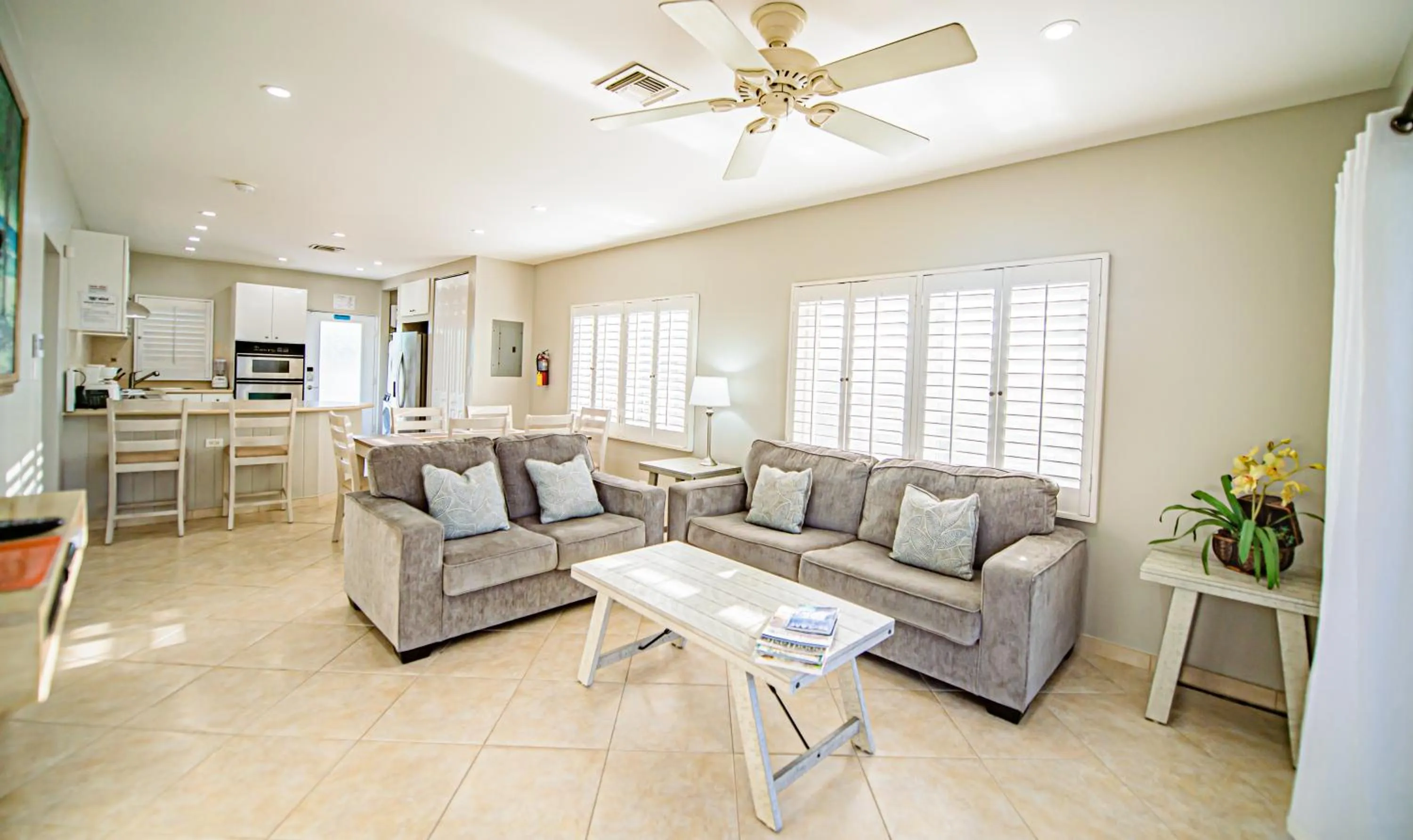Living room in Seven Mile Beach Resort