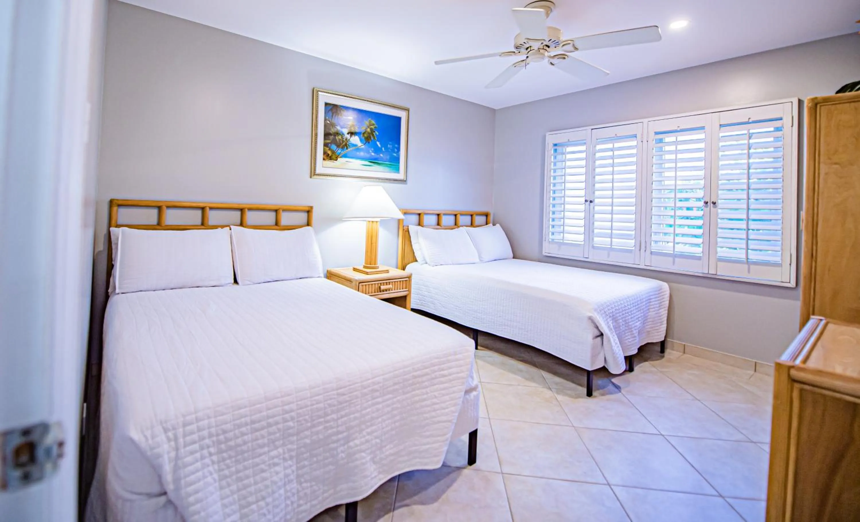 Bedroom, Bed in Seven Mile Beach Resort