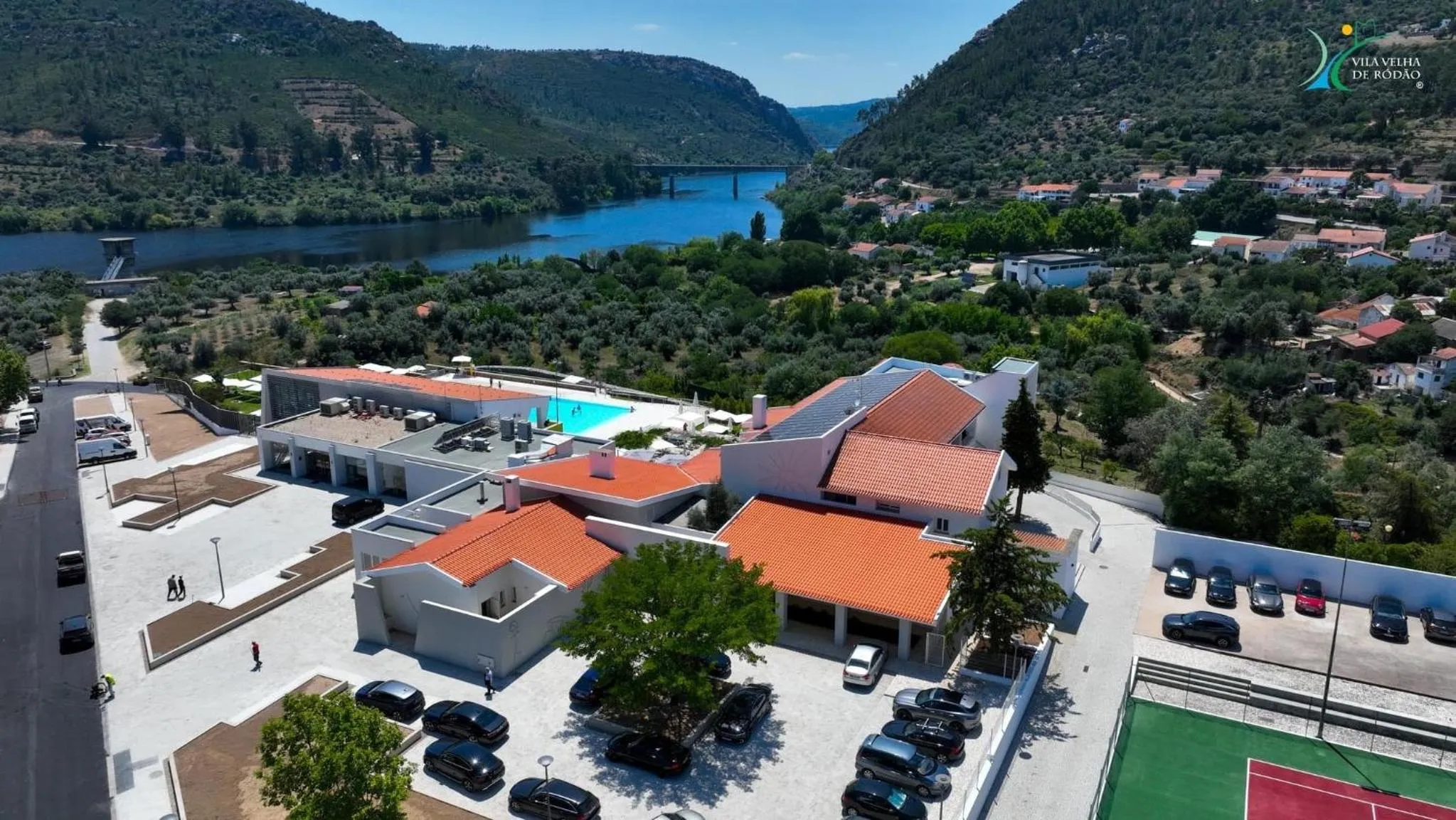 Tennis court in Rupestre Arts Hotel Ródão