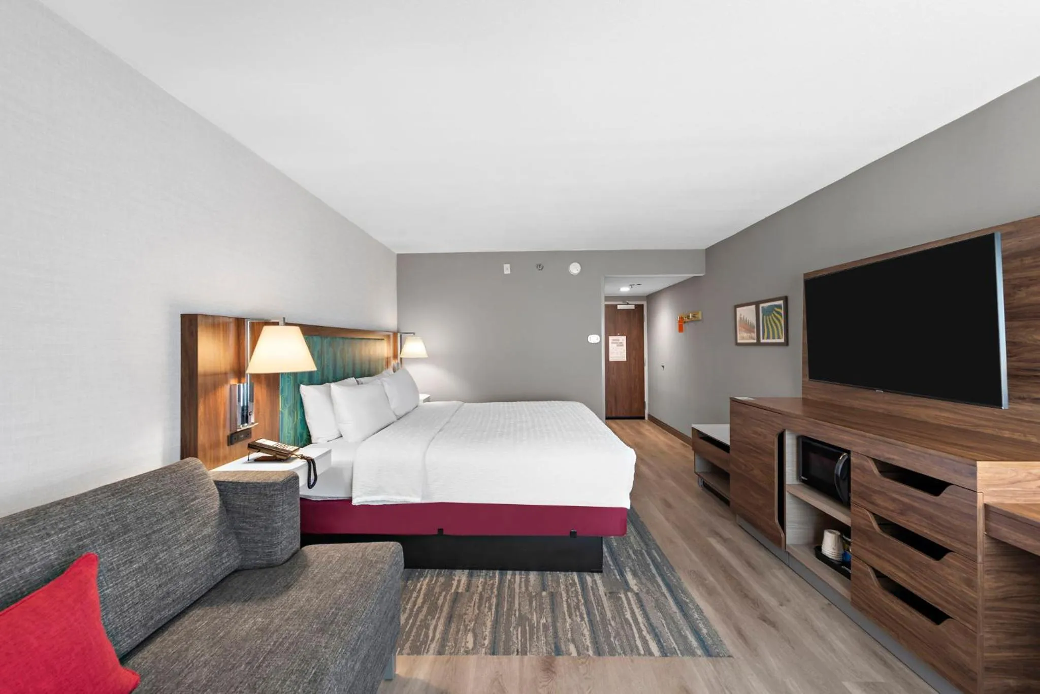 Bedroom, Bed in Hampton Inn Los Angeles Airport