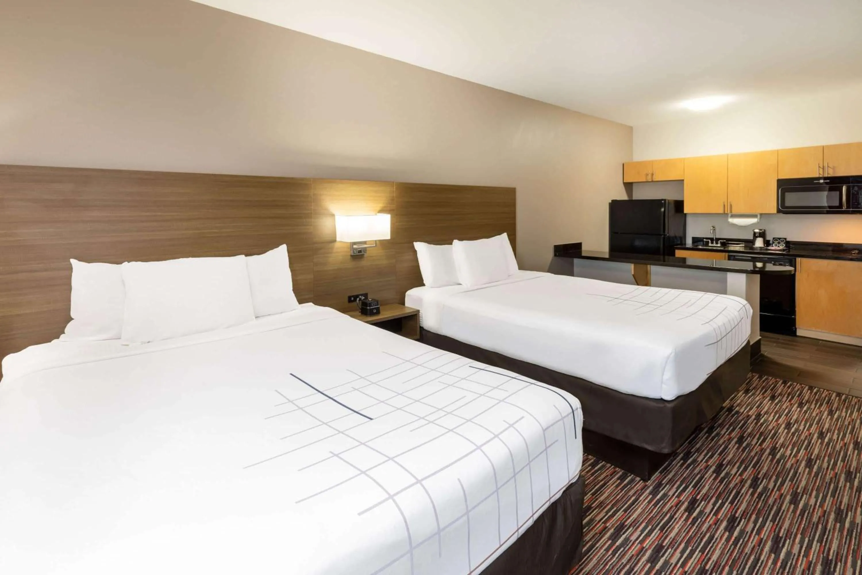 Photo of the whole room, Bed in La Quinta by Wyndham Wichita Falls - MSU Area