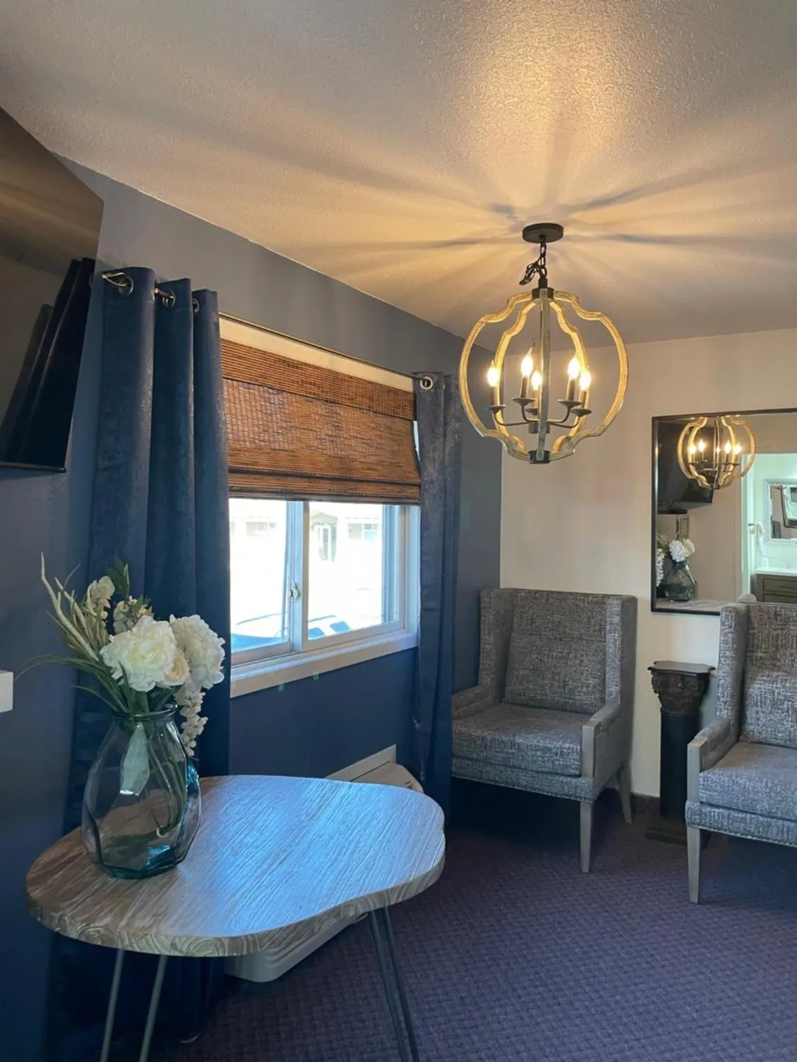 Seating area in Hagerman Valley Inn