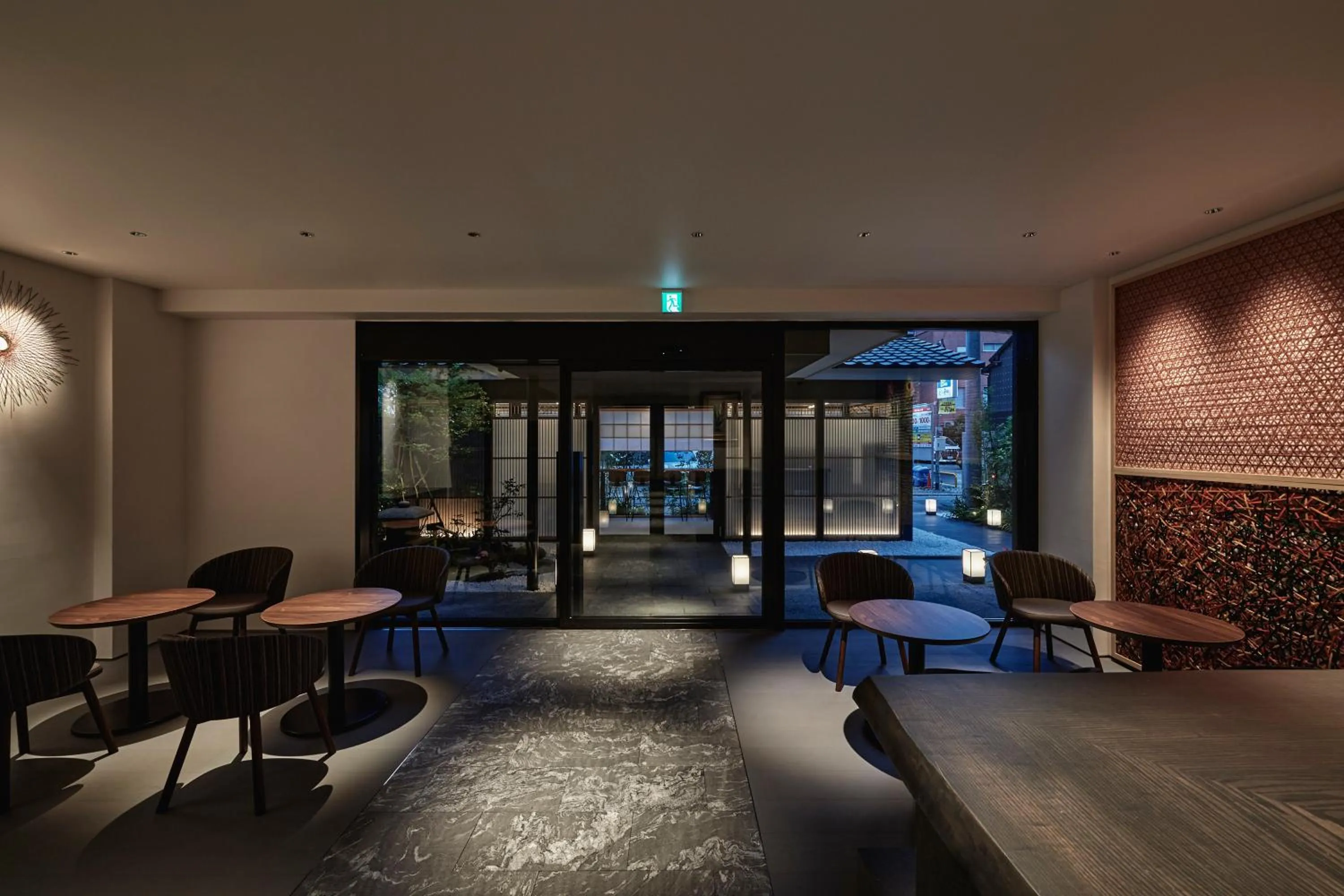 Lounge or bar in THE HOTELS HAKATA Harushige Honkan