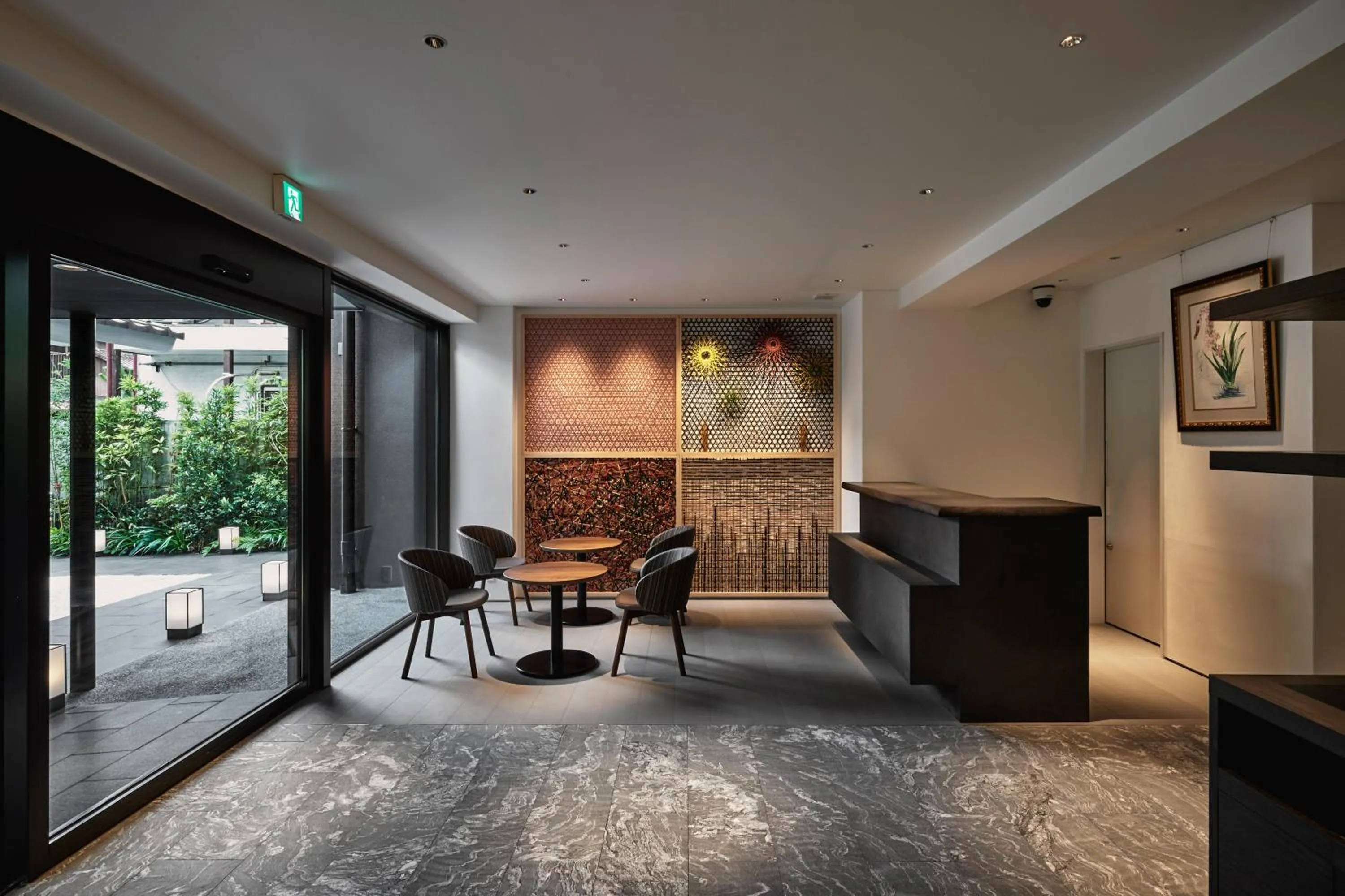 Lounge or bar in THE HOTELS HAKATA Harushige Honkan