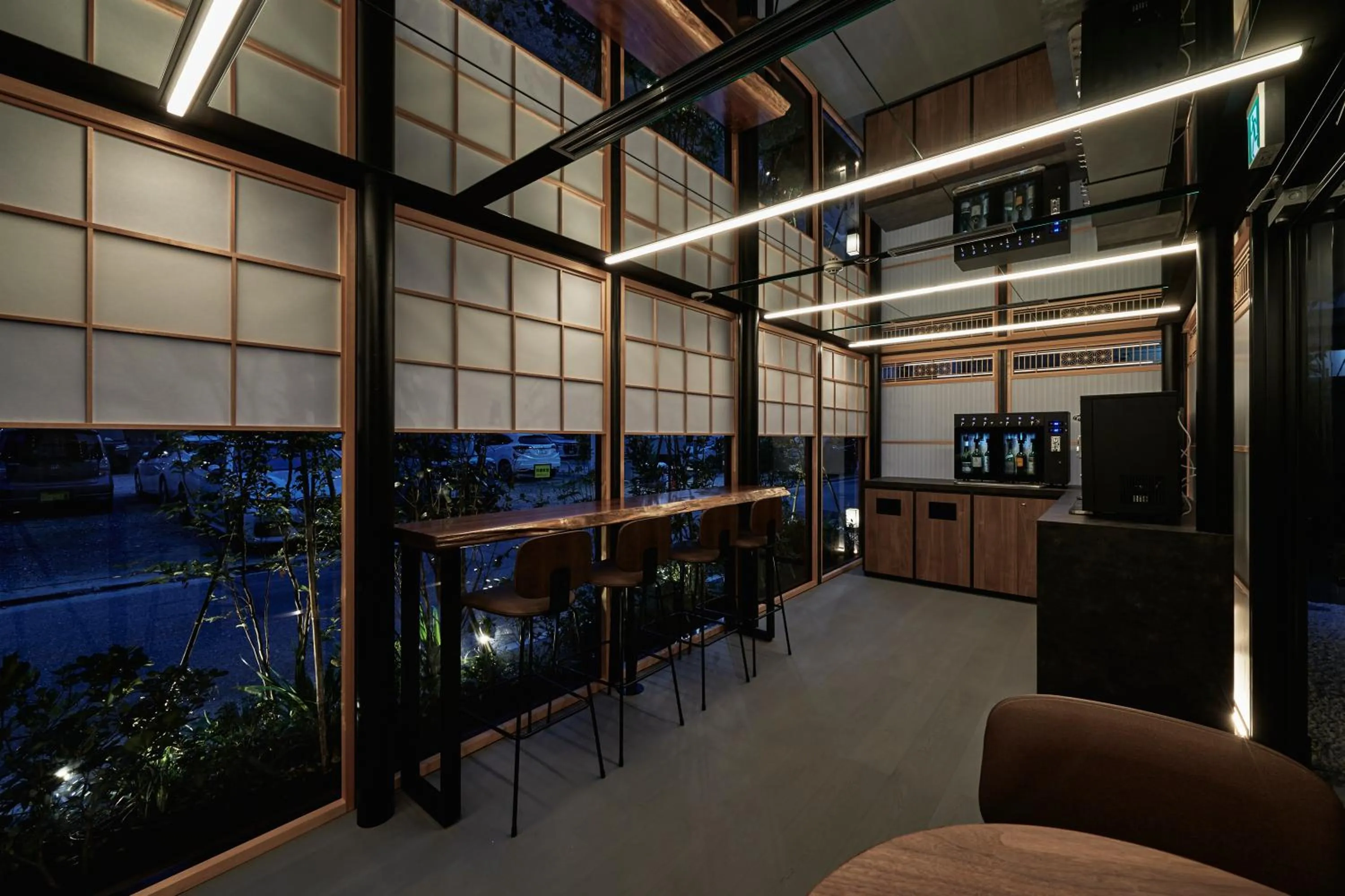 Lounge or bar in THE HOTELS HAKATA Harushige Honkan