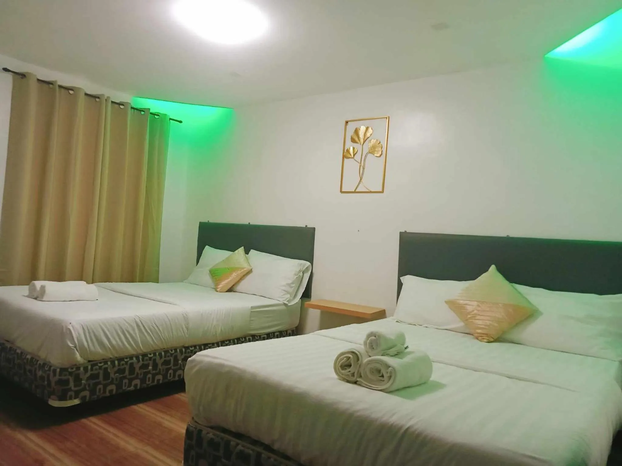 Restaurant/places to eat, Bed in Hideaways Restobar and Resort