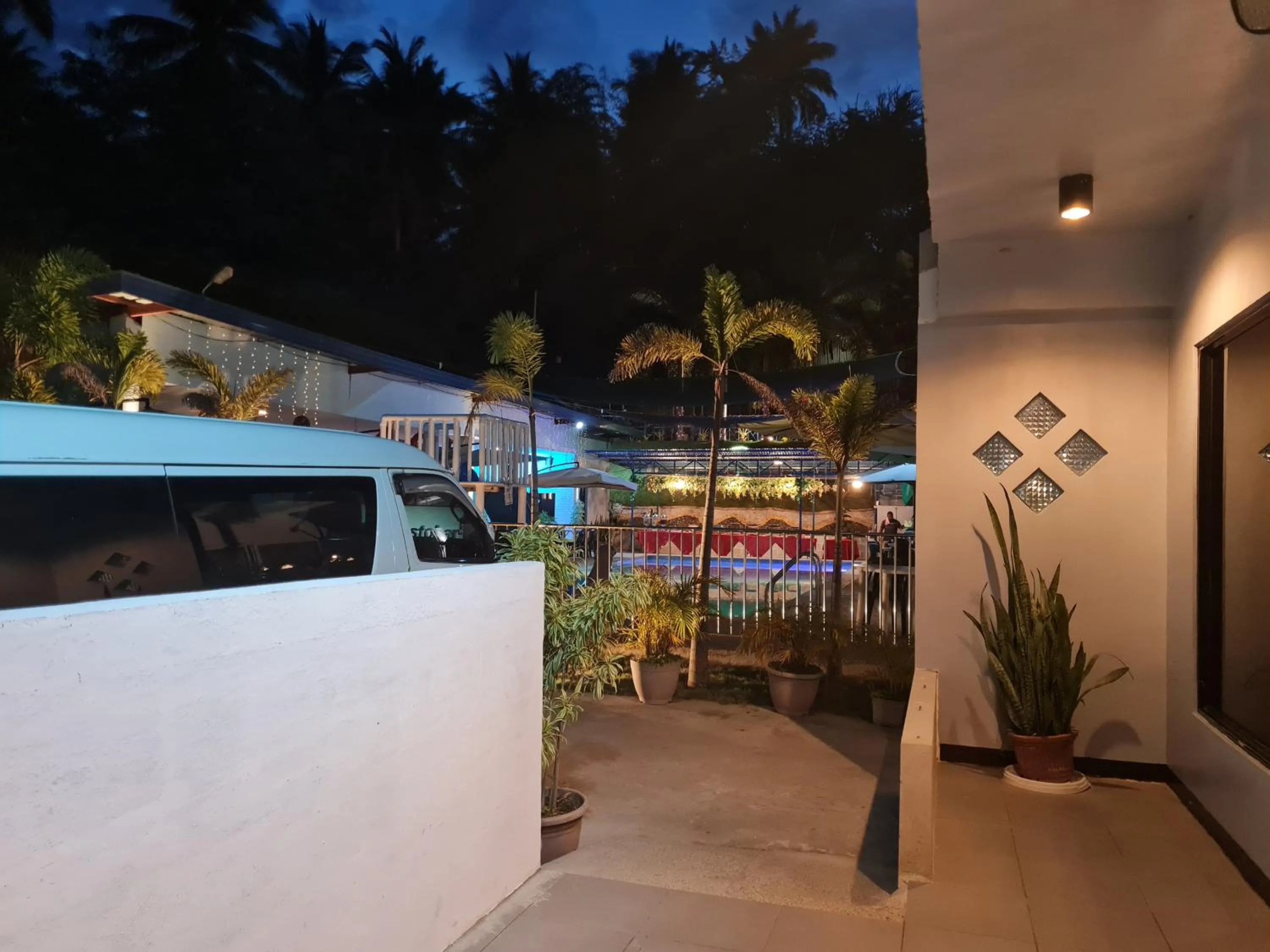 Hideaways Restobar and Resort