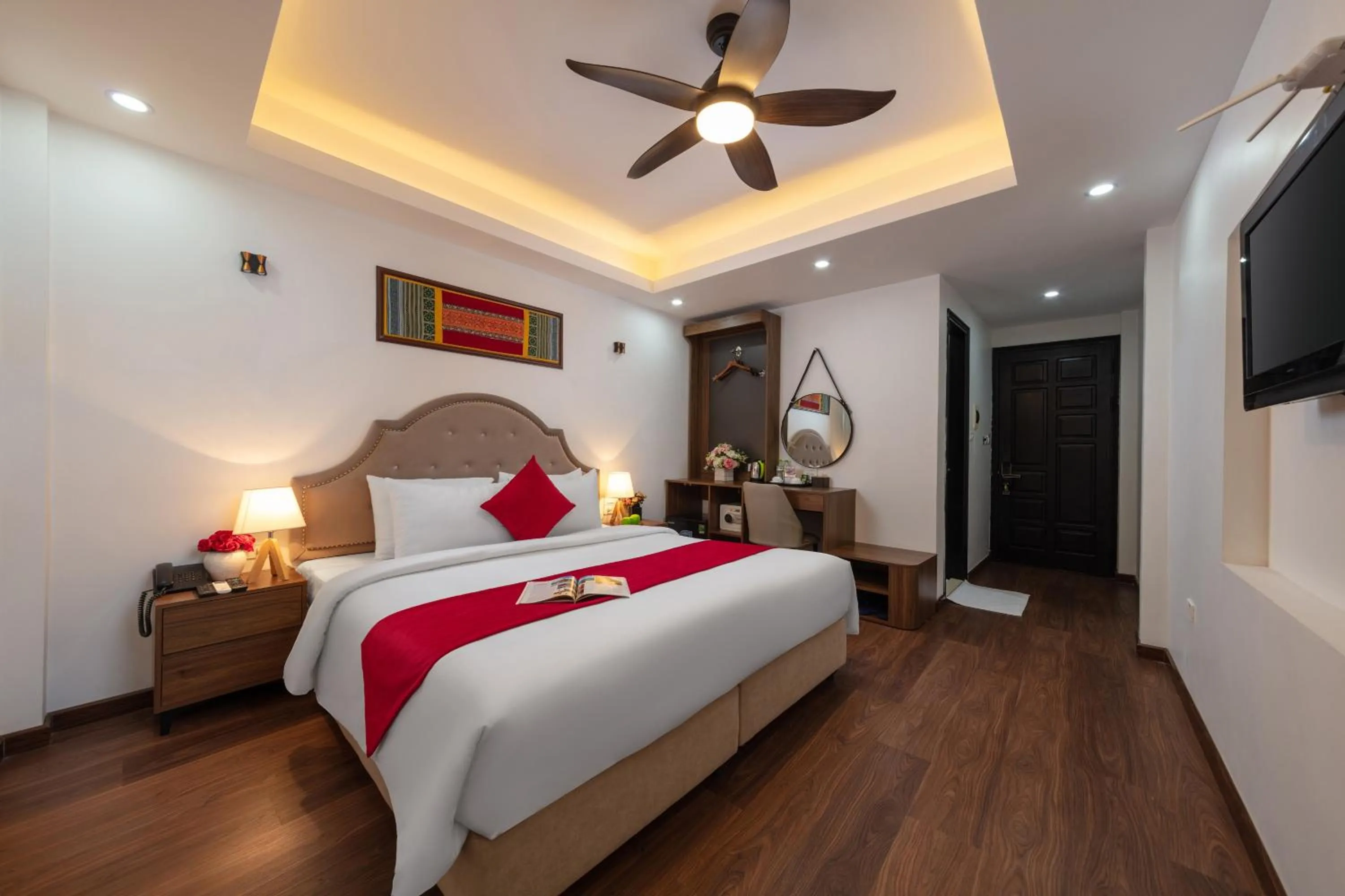 Bedroom, Bed in Hanoi Liliane Hotel and Travel