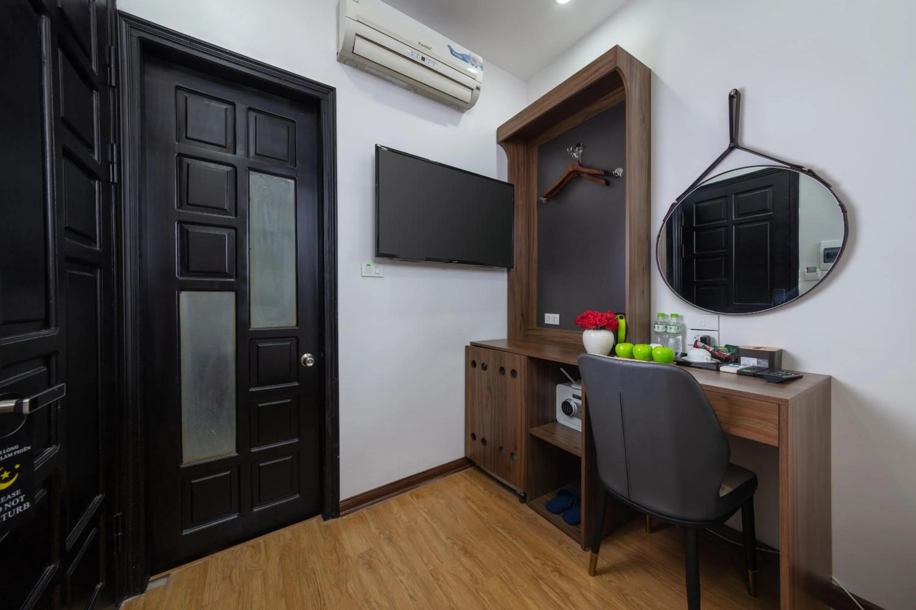 Bedroom in Hanoi Liliane Hotel and Travel