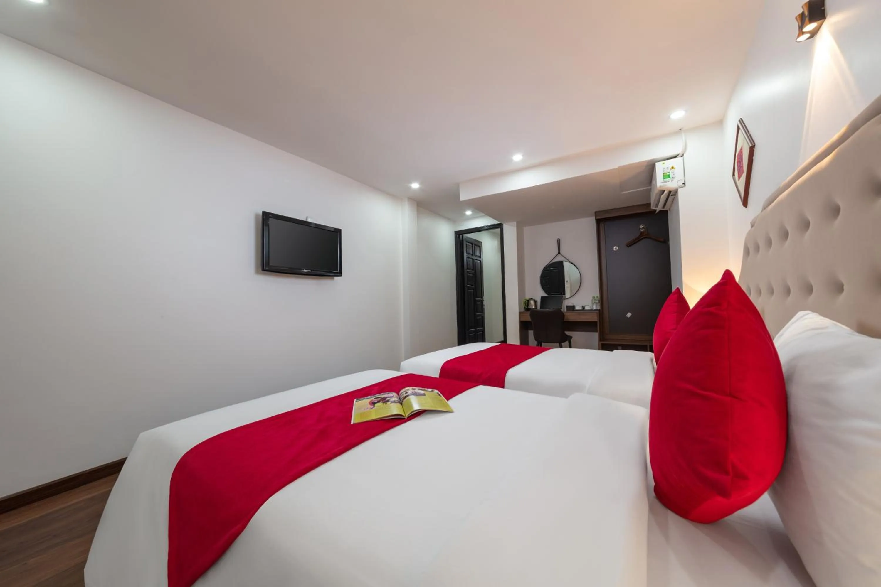 Bedroom, Bed in Hanoi Liliane Hotel and Travel