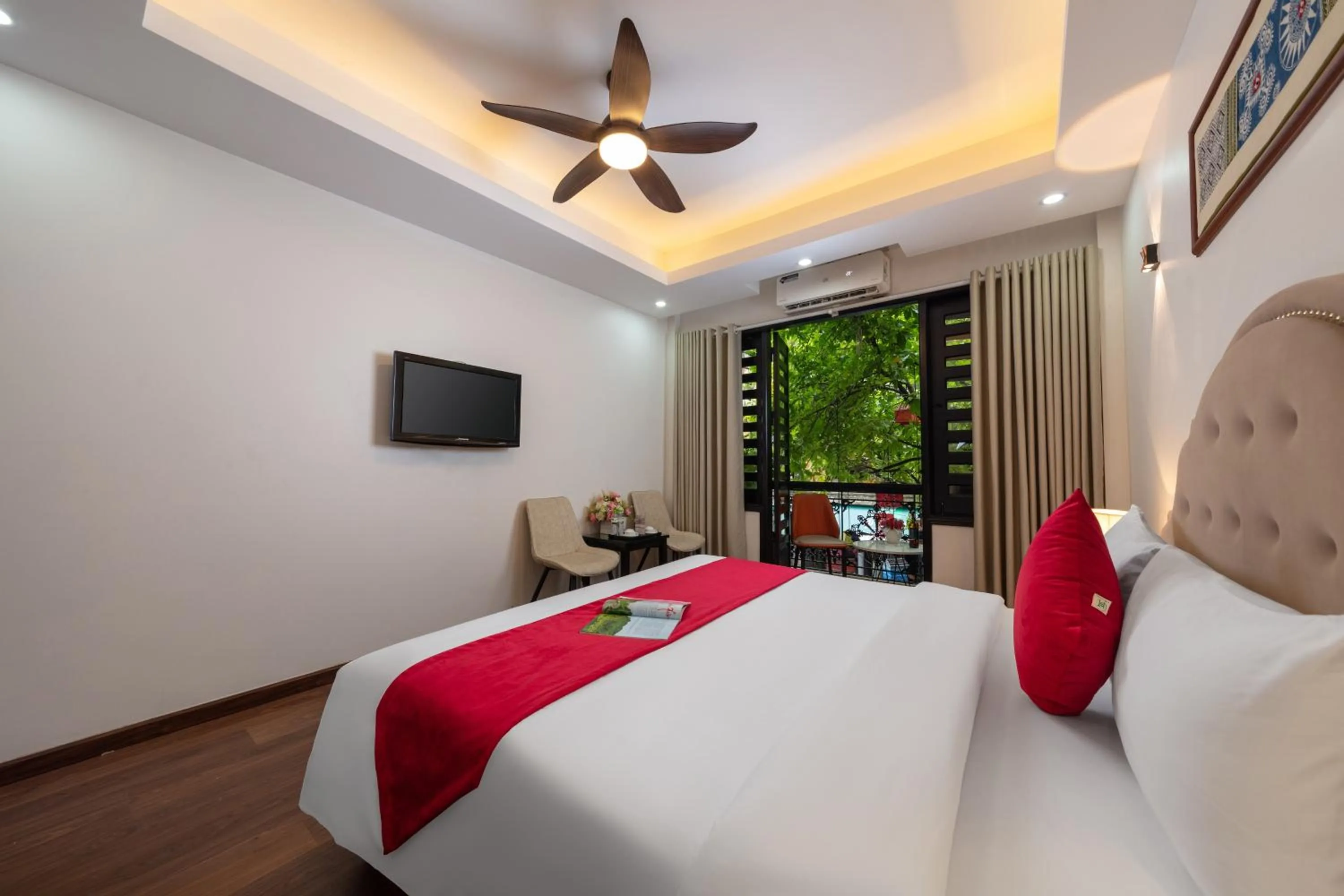 Bedroom, Bed in Hanoi Liliane Hotel and Travel