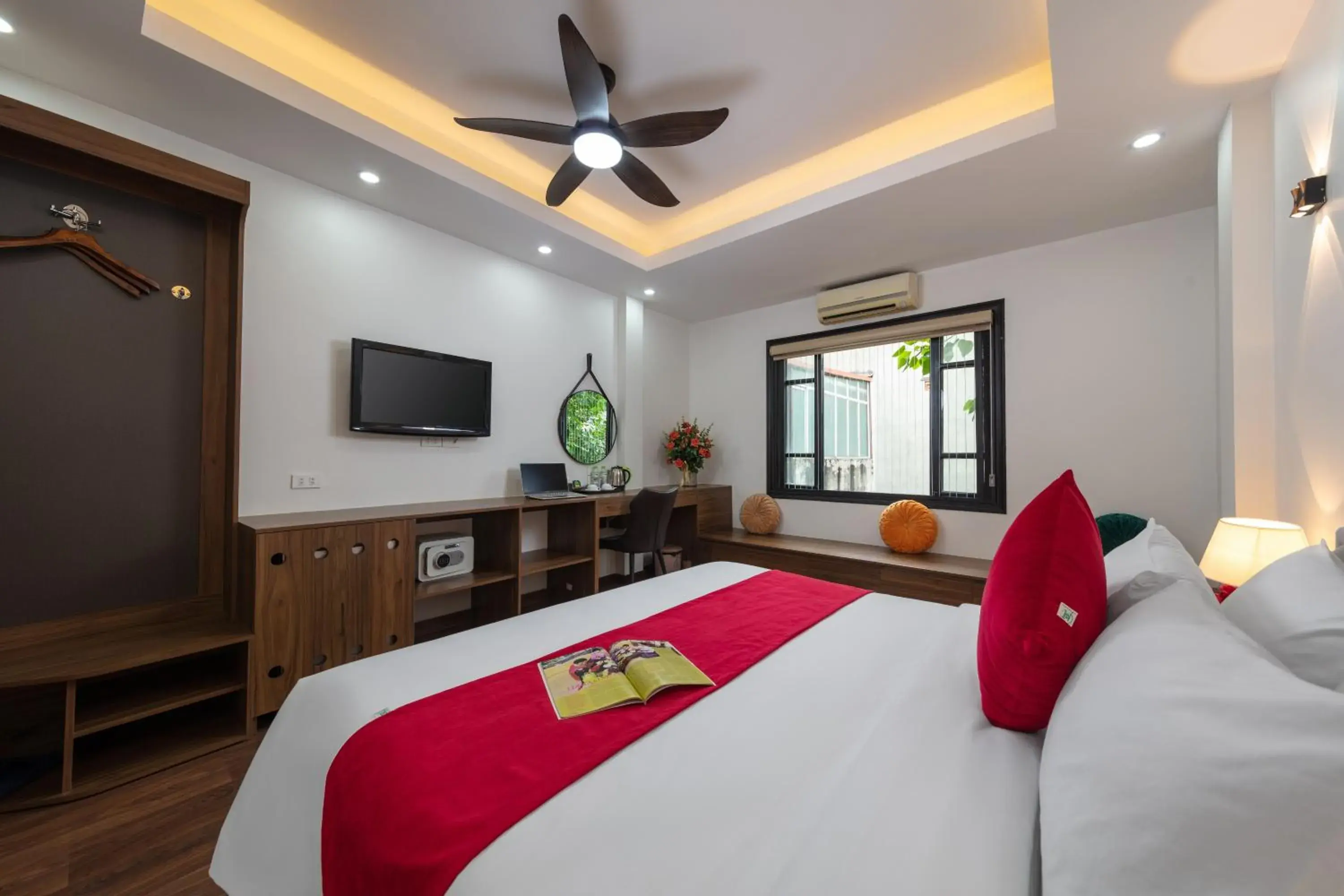 Deluxe Family Room in Hanoi Liliane Hotel and Travel Deluxe Family Room in Hanoi Liliane Hotel and Travel