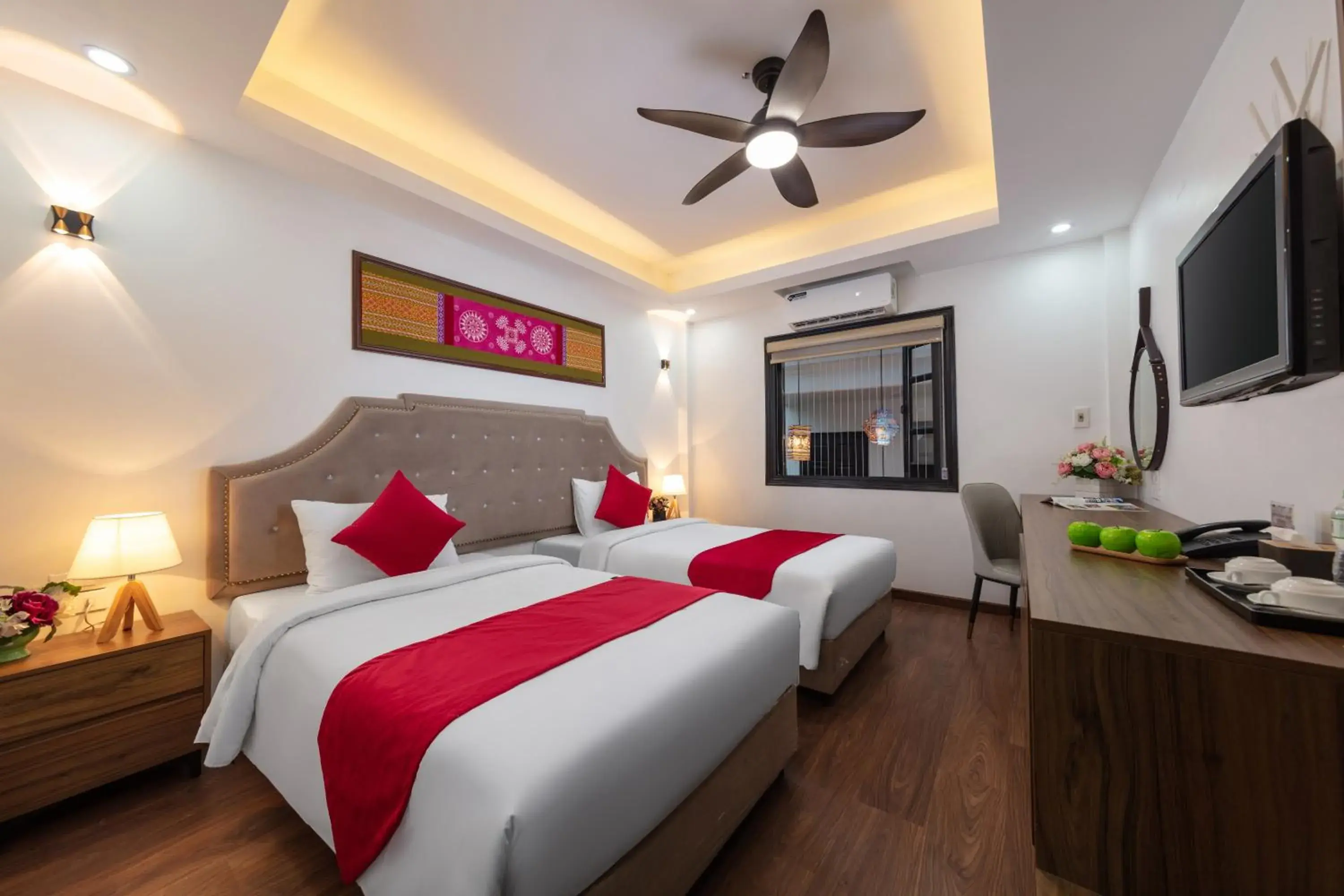 Deluxe Twin Room in Hanoi Liliane Hotel and Travel Deluxe Twin Room in Hanoi Liliane Hotel and Travel