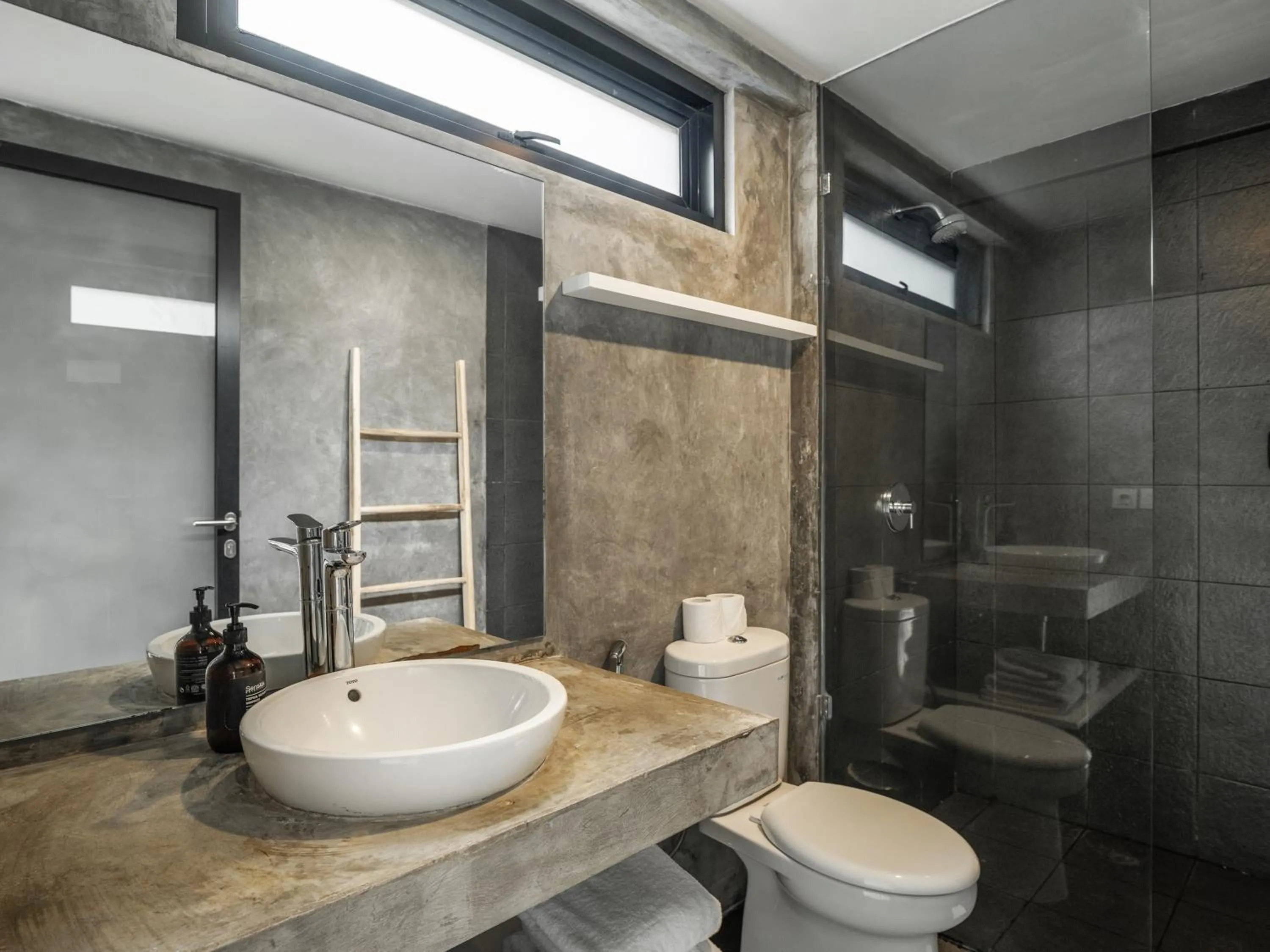 Shower in Canggu 2Plex Apartment