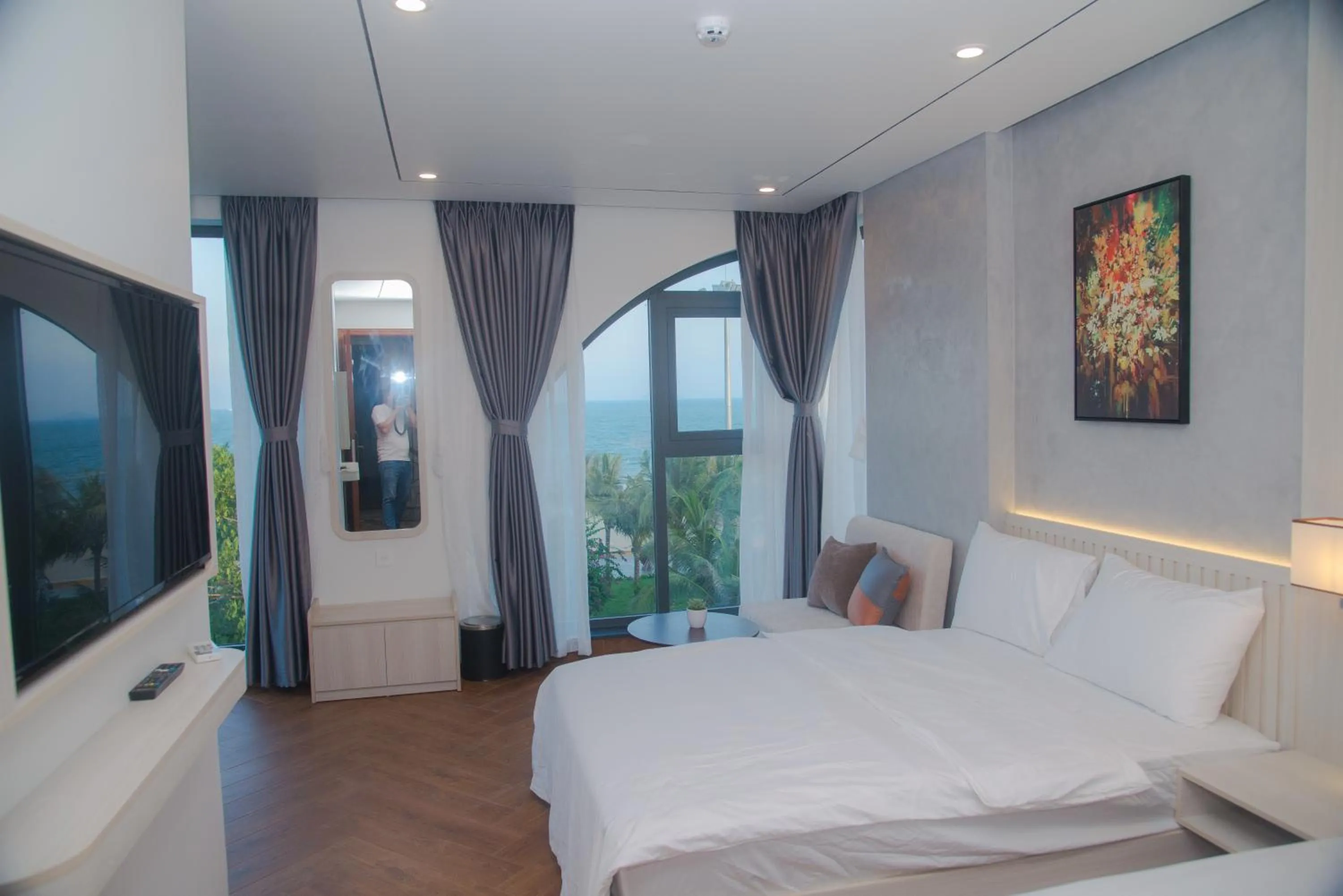 Photo of the whole room, Bed in Y'S Sea House Hotel