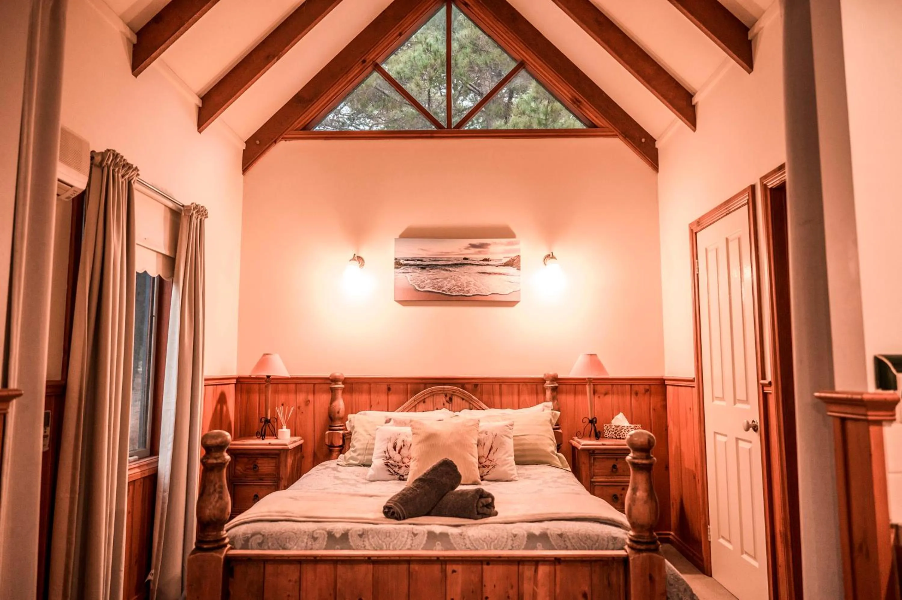 Bedroom, Bed in Bells Estate Great Ocean Road Cottages