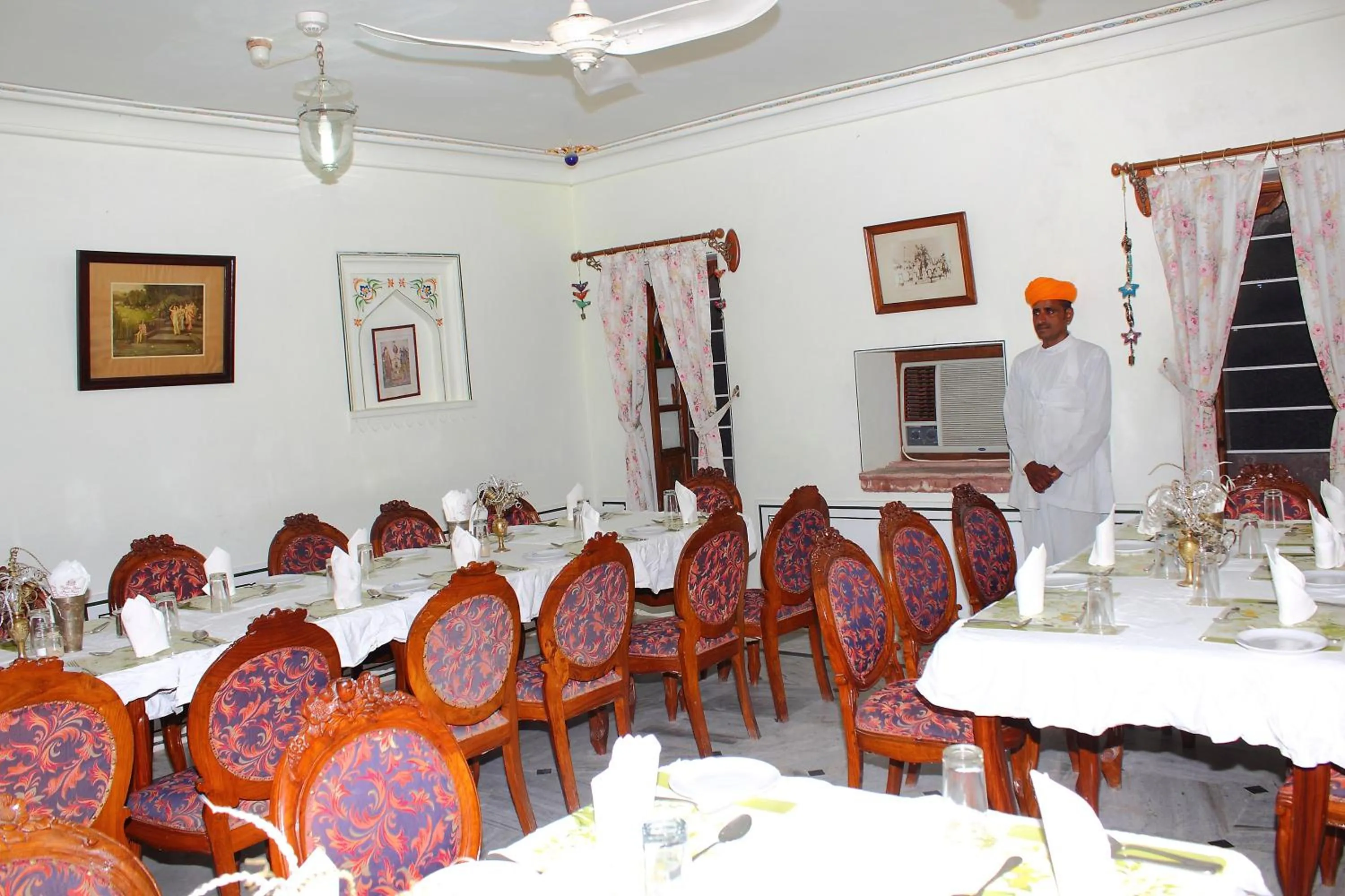Restaurant/places to eat in Hotel Pushkar Palace