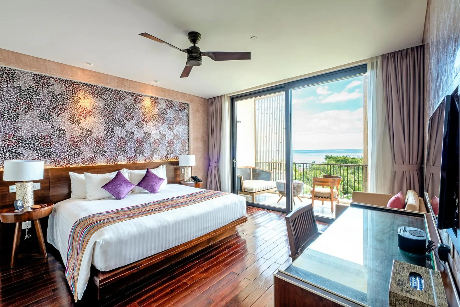 Bed in Salinda Resort Phu Quoc - Sparkling Wine Breakfast