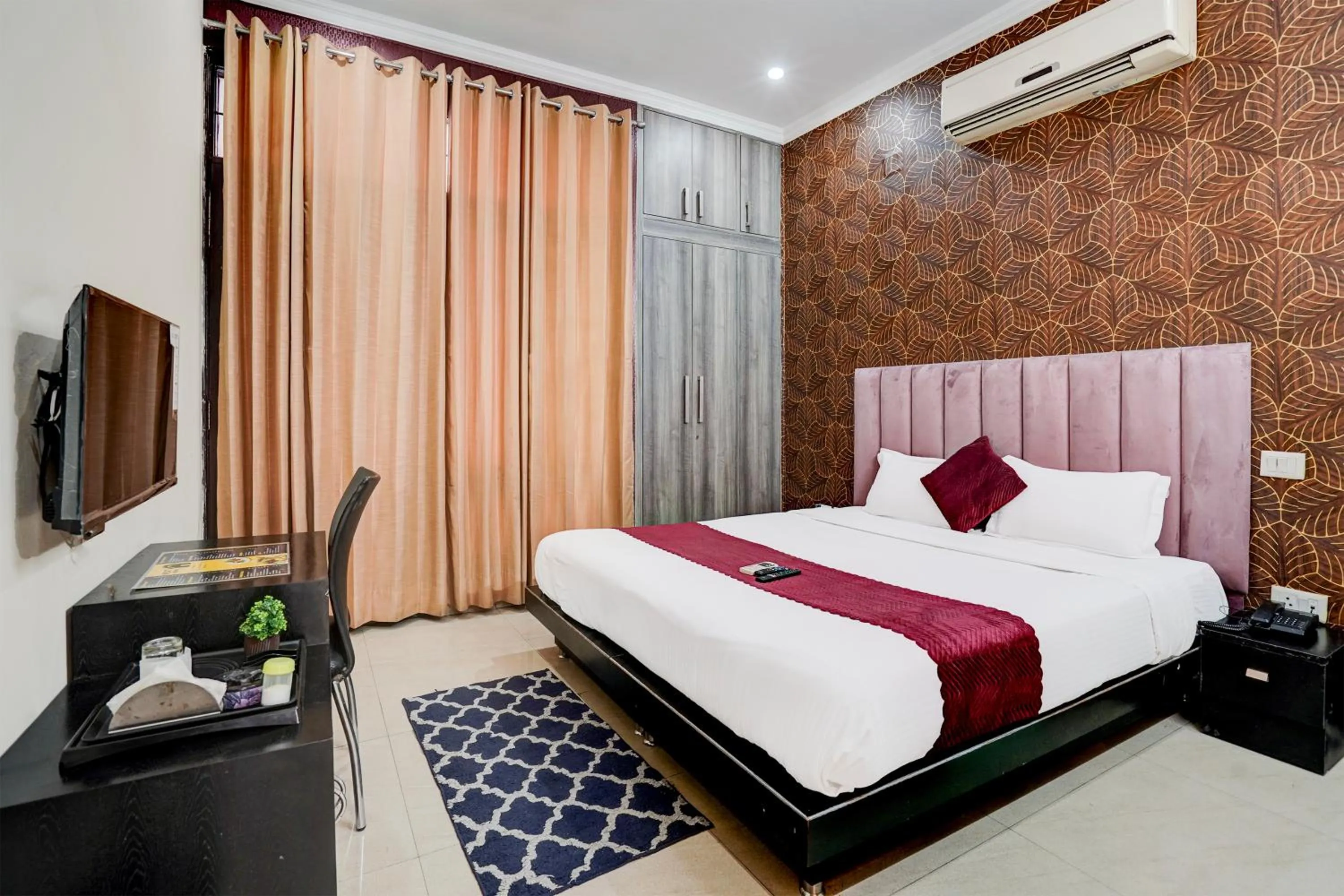 Bed in FabExpress Next Home - Nr IMT Chowk Manesar