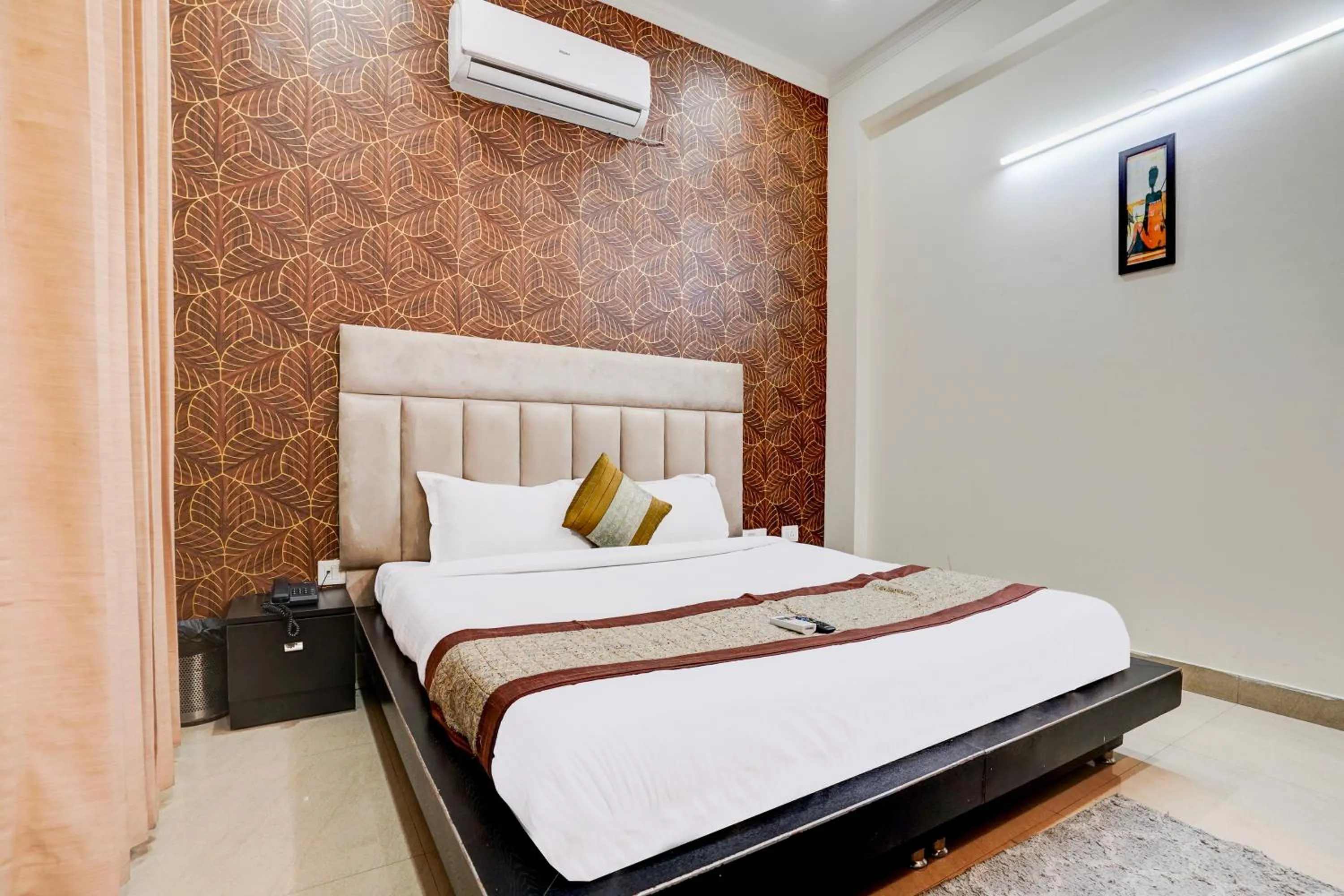 Bed in FabExpress Next Home - Nr IMT Chowk Manesar