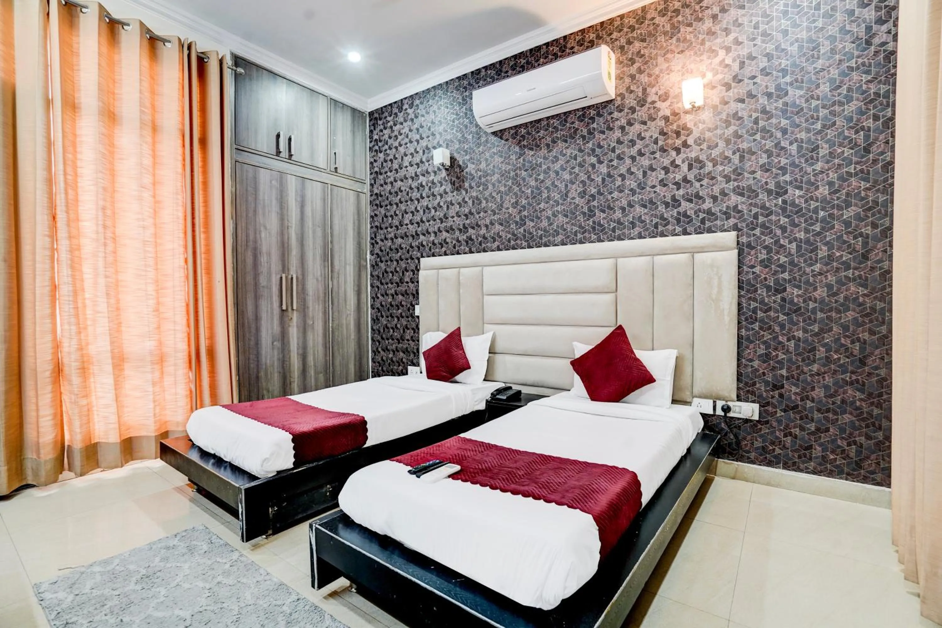 Bed in FabExpress Next Home - Nr IMT Chowk Manesar