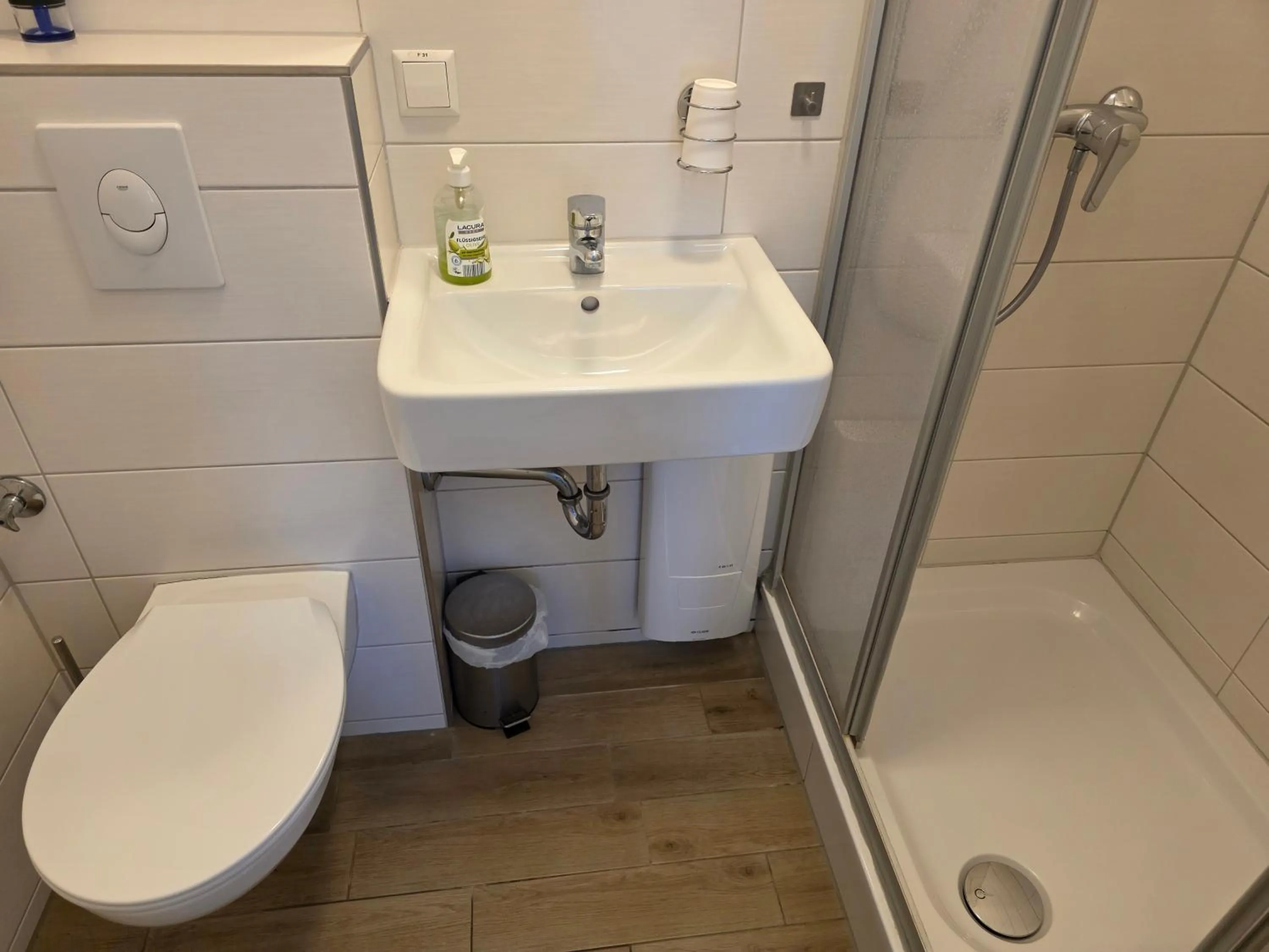 Shower in Pension am Filmpark